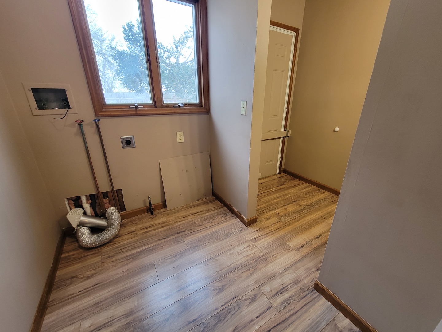 301 1/2 N Columbia Avenue