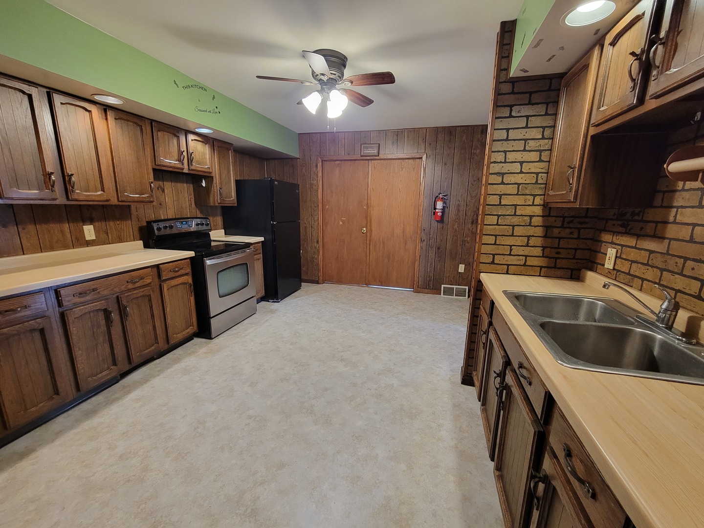 301 1/2 N Columbia Avenue