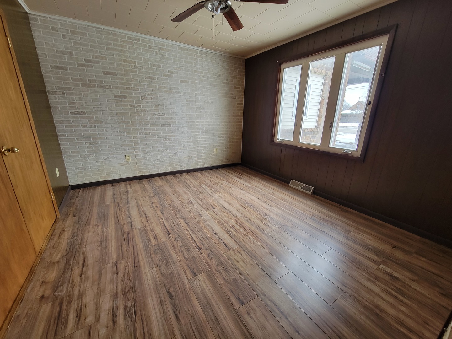 301 1/2 N Columbia Avenue