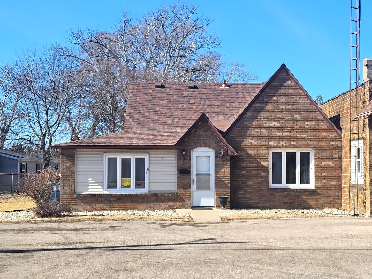 301 1/2 N Columbia Avenue