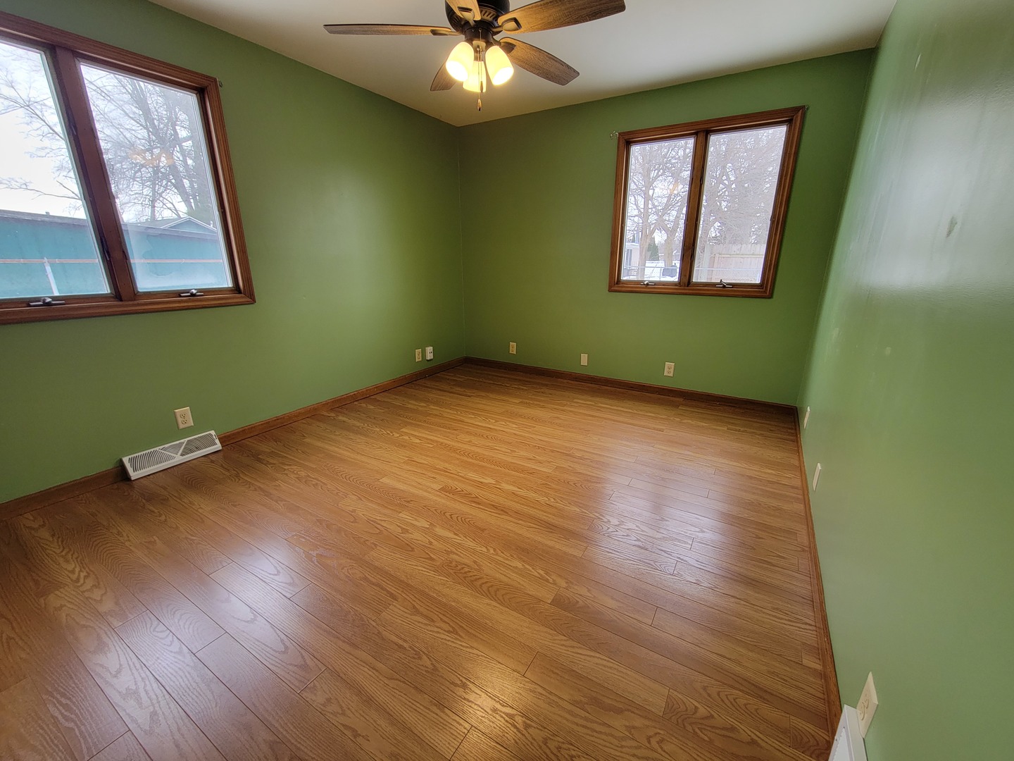 301 1/2 N Columbia Avenue