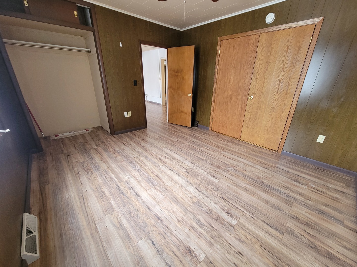 301 1/2 N Columbia Avenue