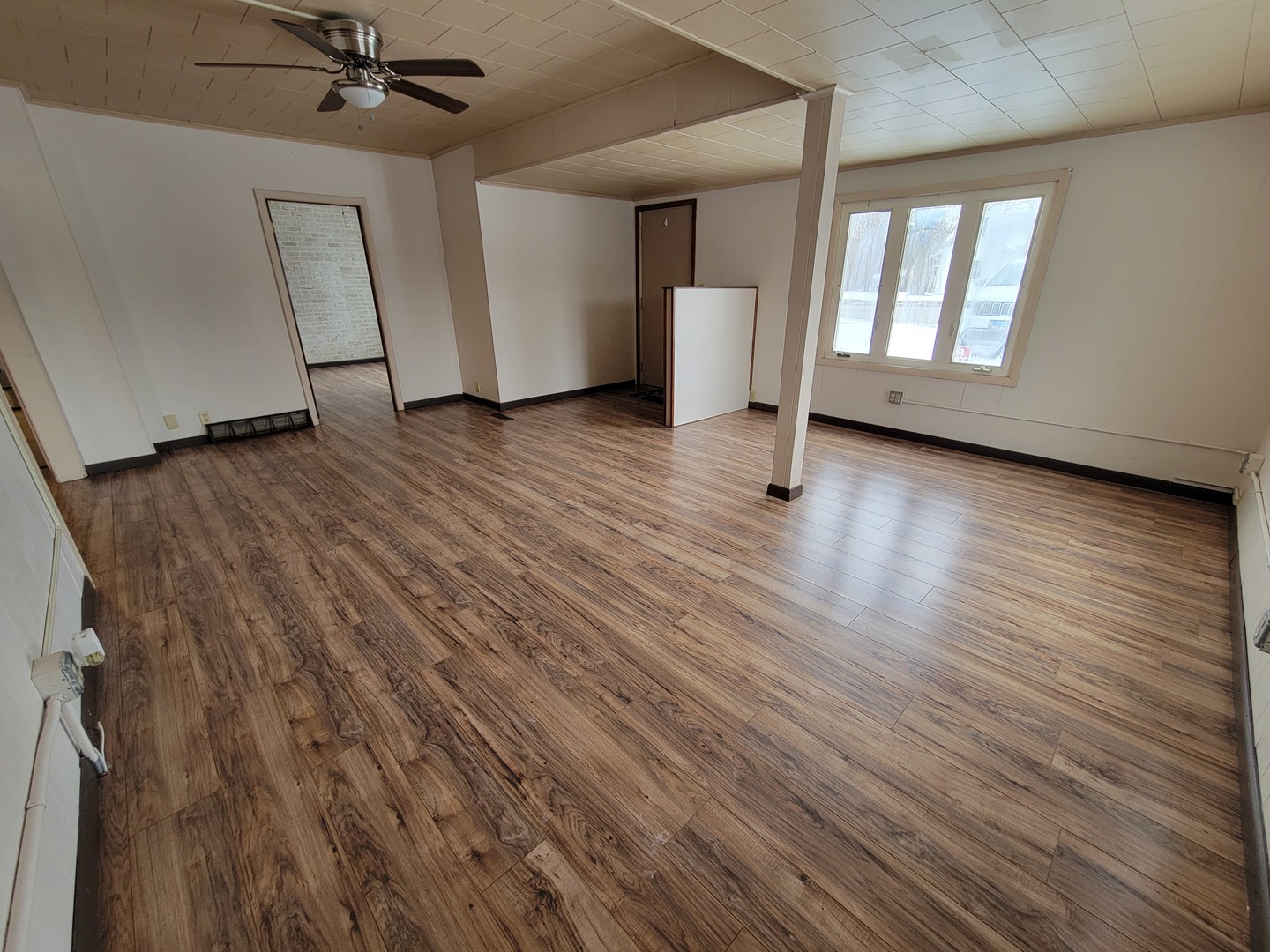 301 1/2 N Columbia Avenue