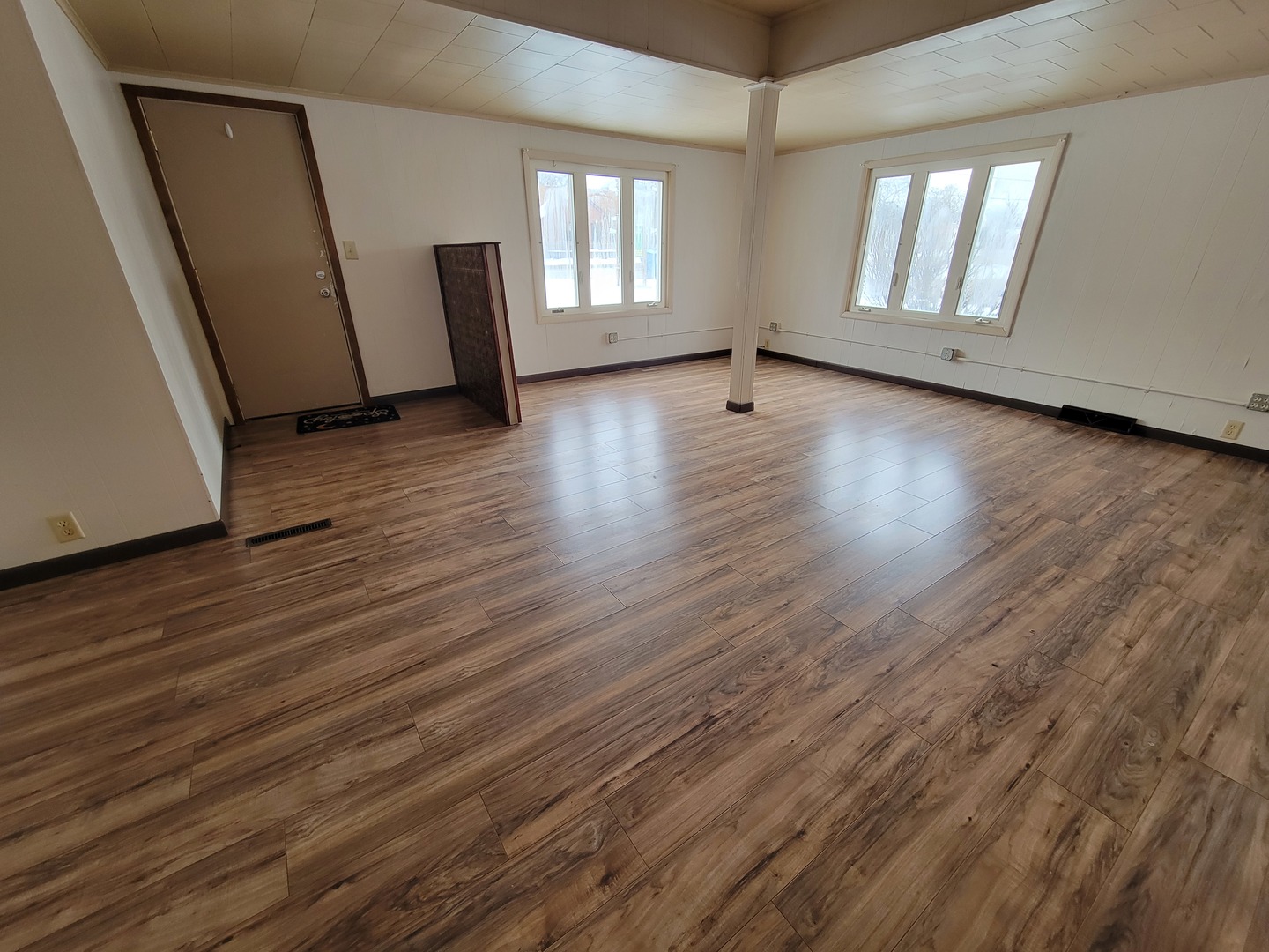 301 1/2 N Columbia Avenue