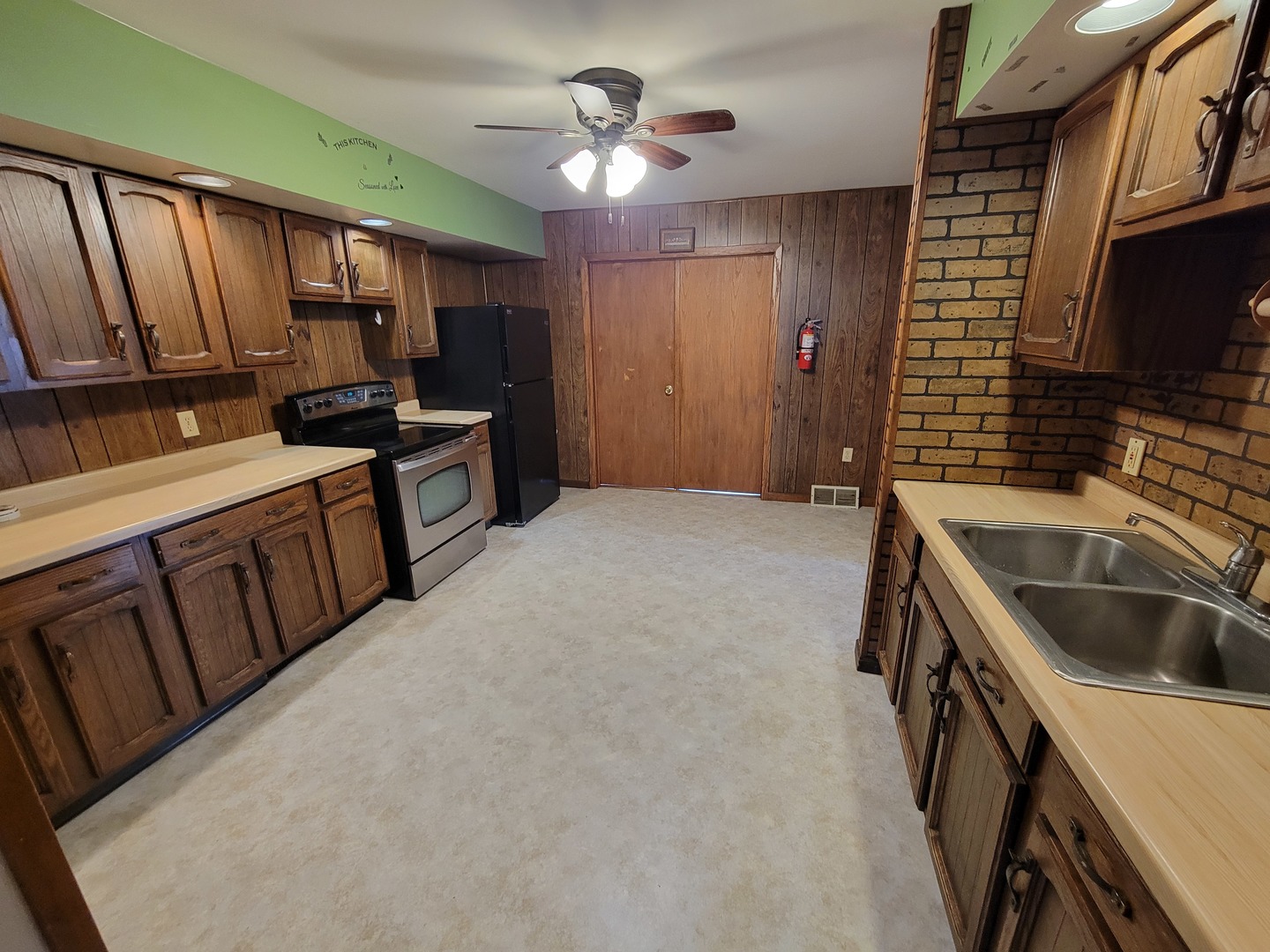 301 1/2 N Columbia Avenue