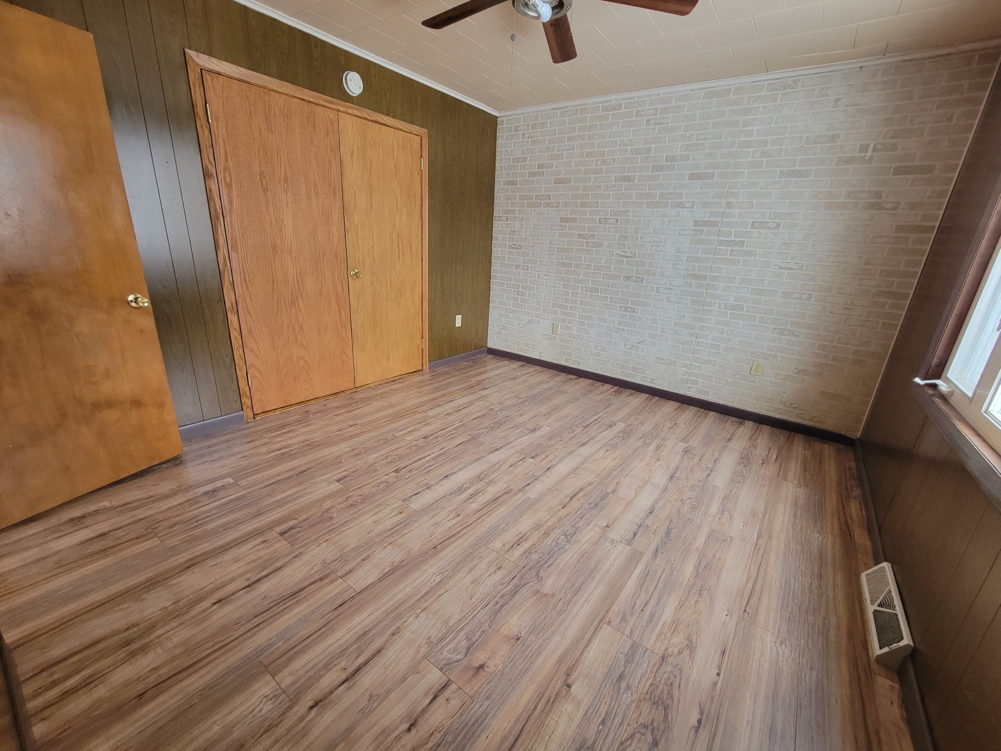 301 1/2 N Columbia Avenue