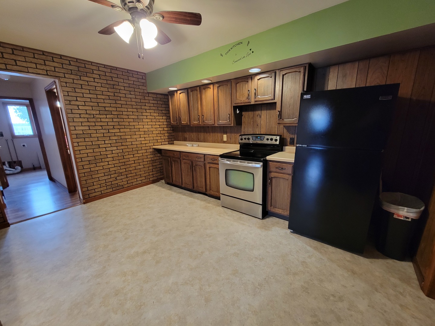 301 1/2 N Columbia Avenue