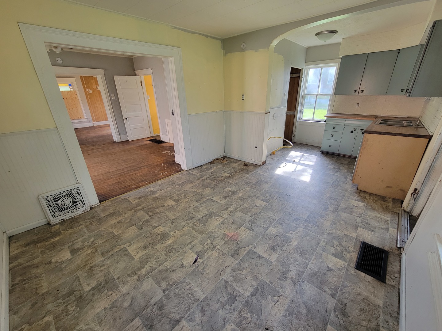 320 W Chippewa Street