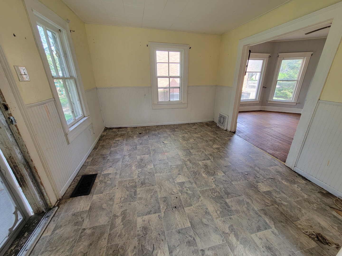 320 W Chippewa Street