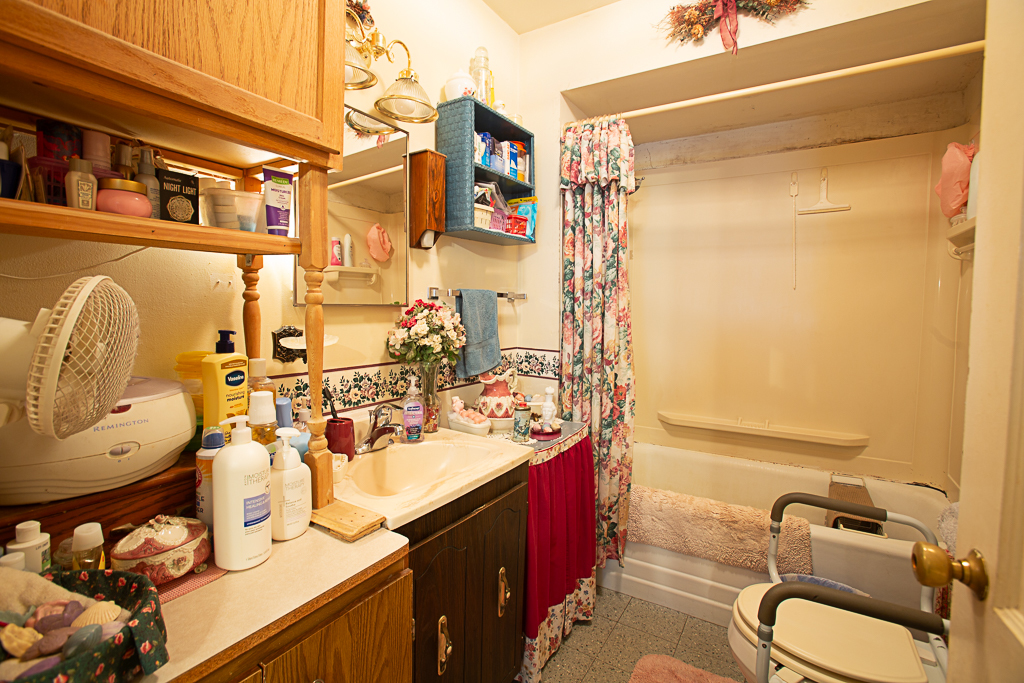 823 W Madison Street