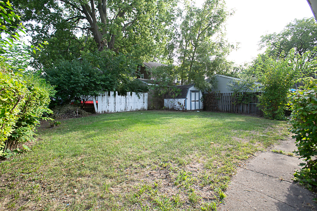 823 W Madison Street