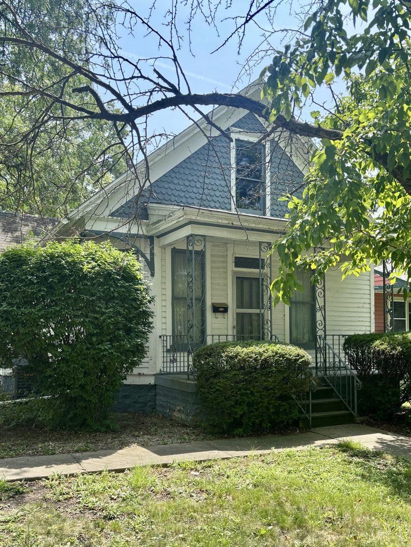 823 W Madison Street