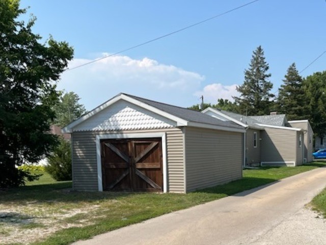 915 W Superior Street