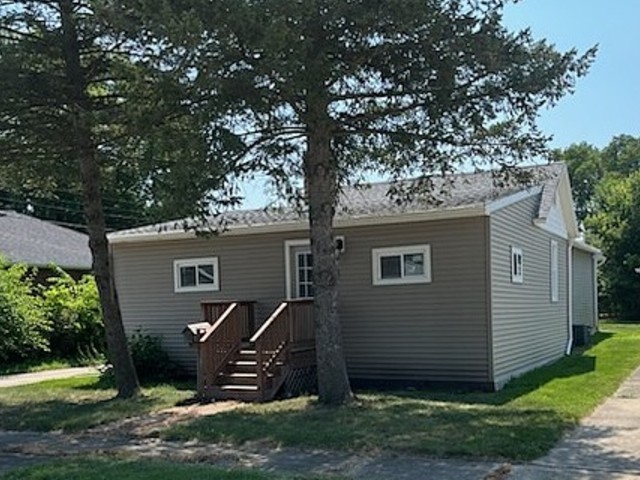 915 W Superior Street