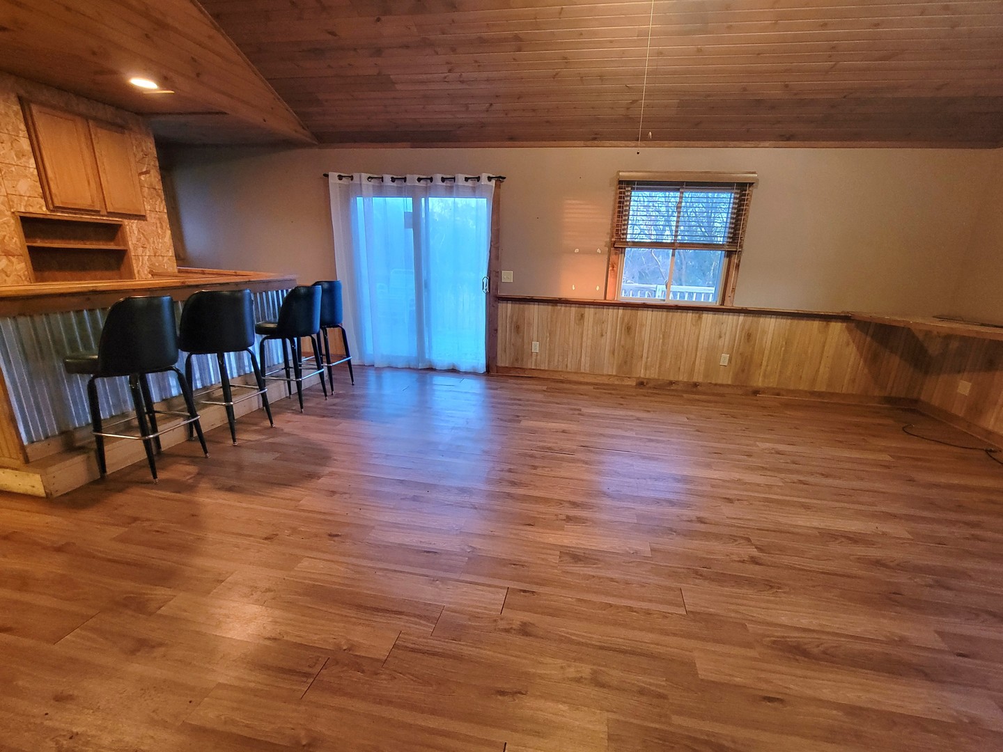 21882 410 East Street