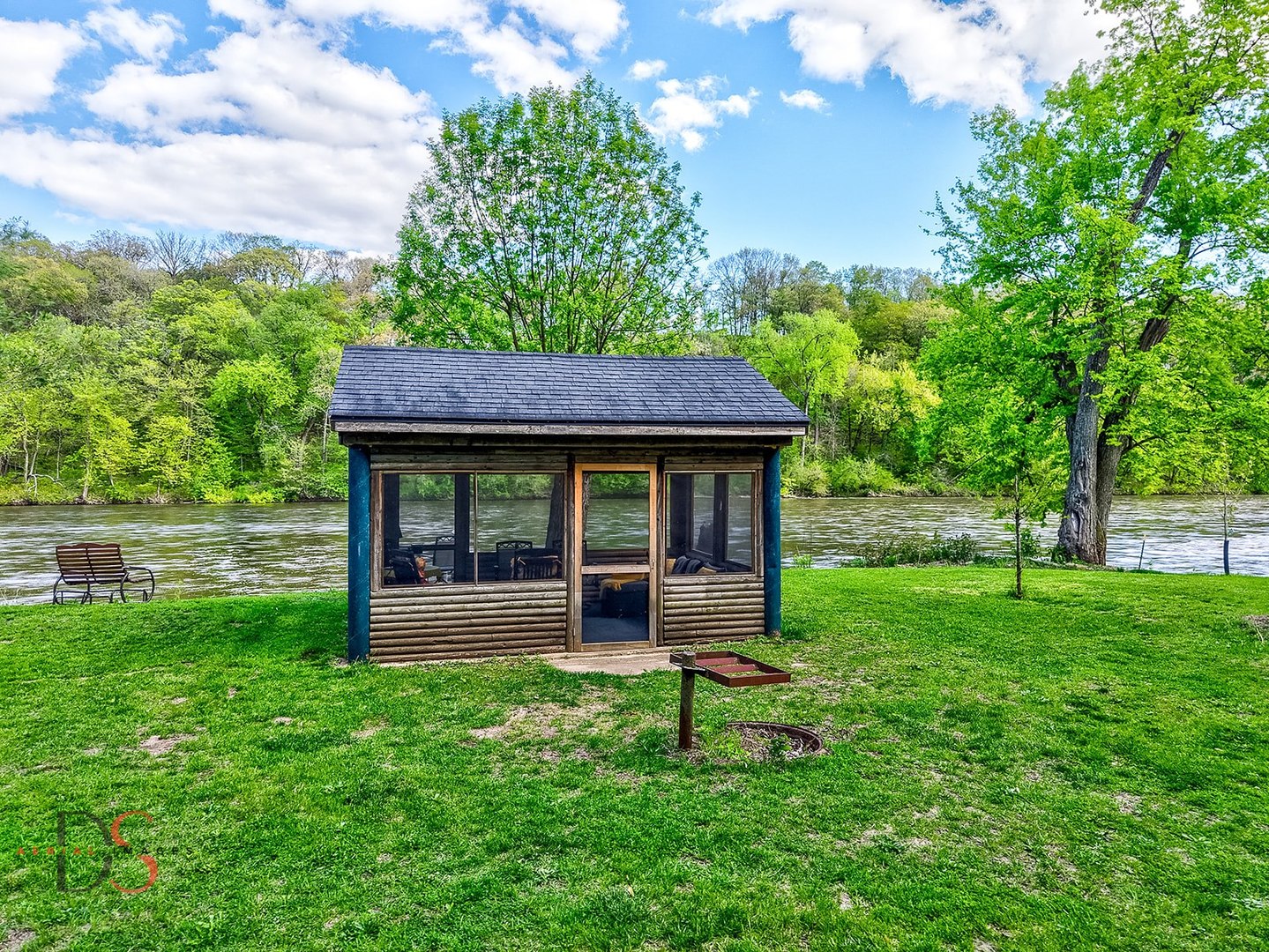1906 N 2959th Road