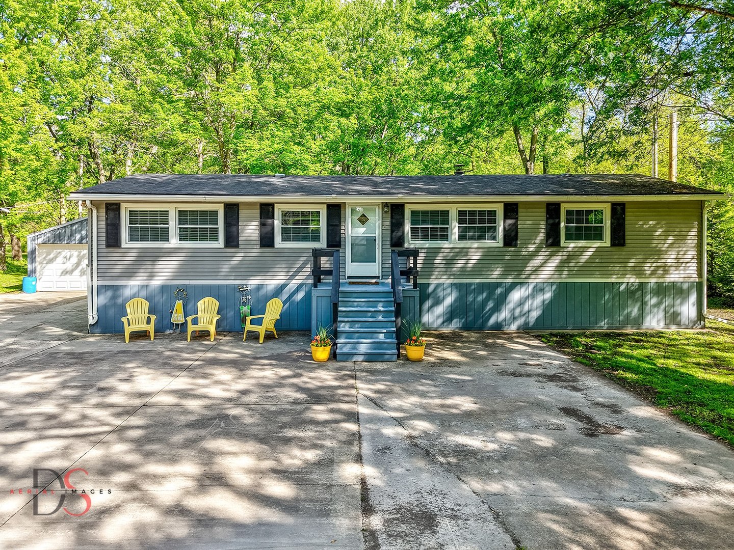1906 N 2959th Road
