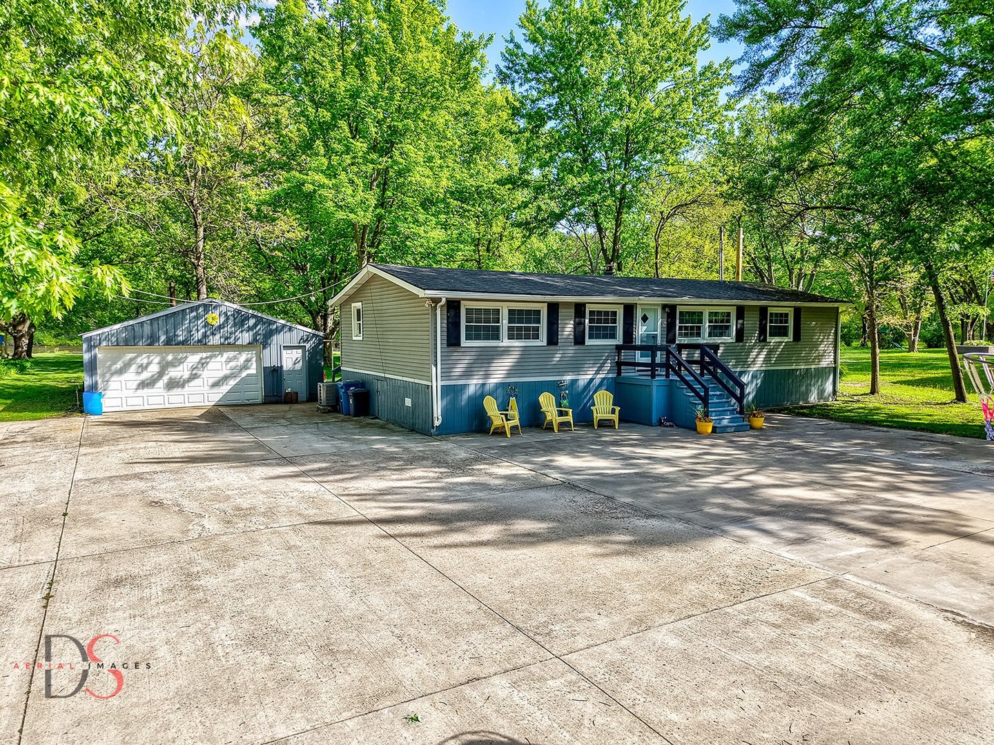 1906 N 2959th Road