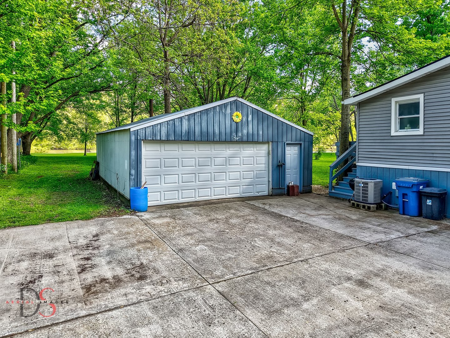 1906 N 2959th Road