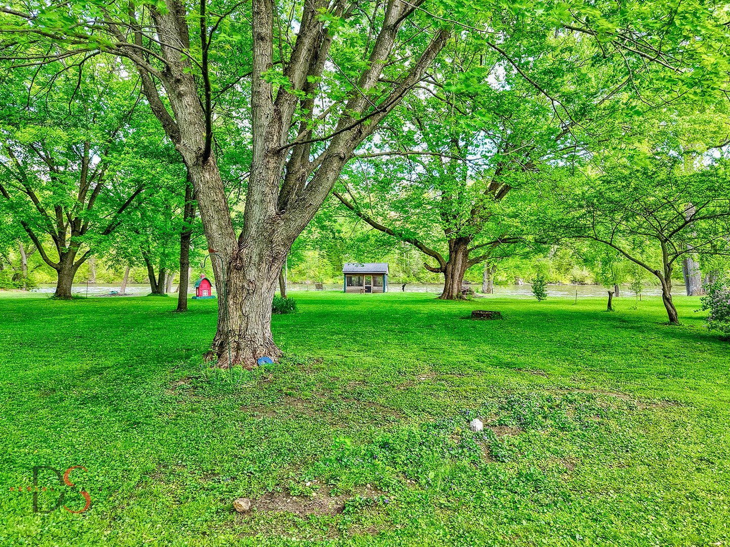 1906 N 2959th Road