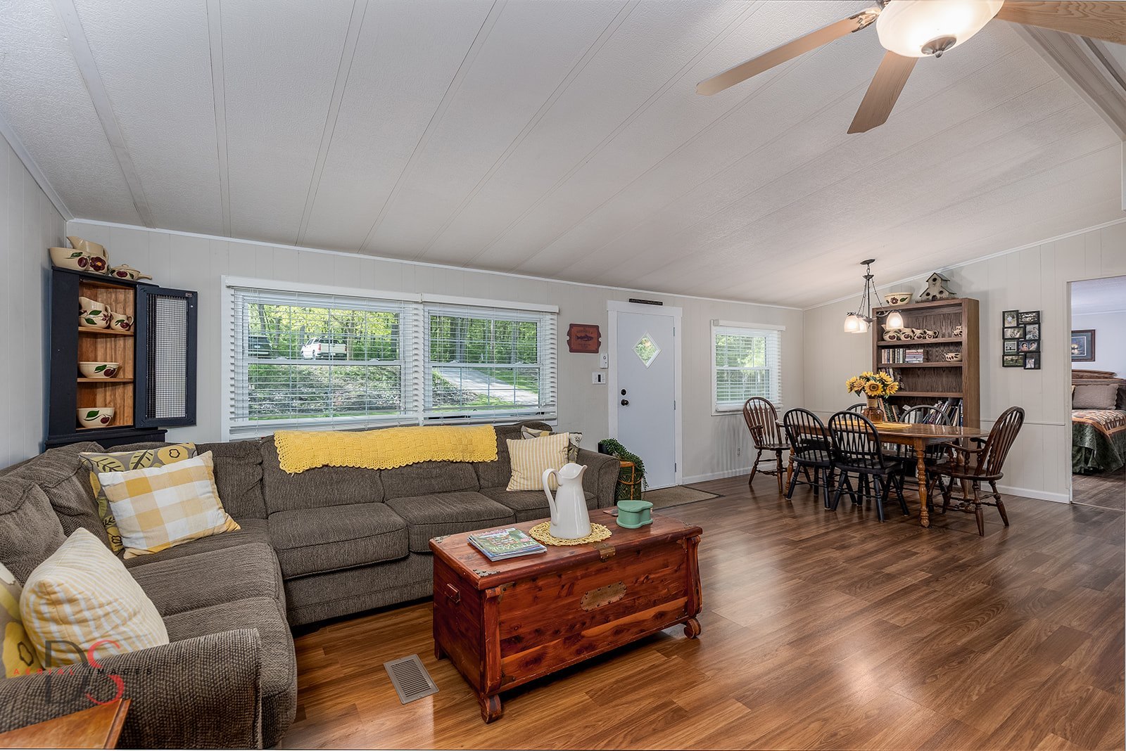 1906 N 2959th Road