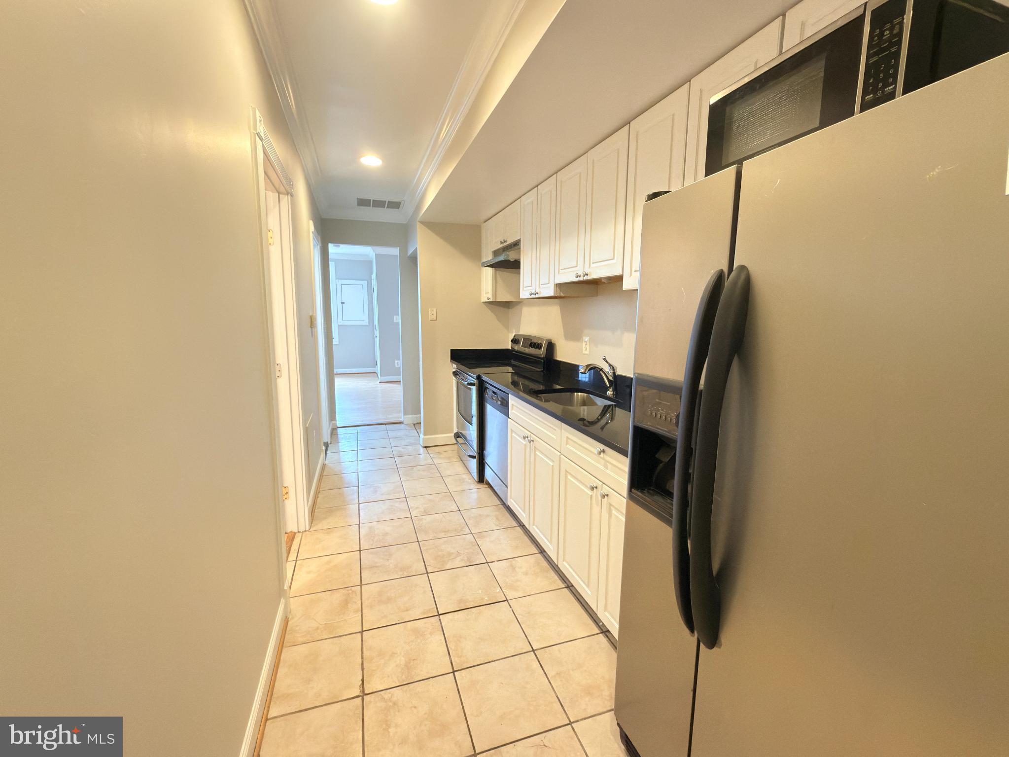 1246 QUEEN STREET NE 2