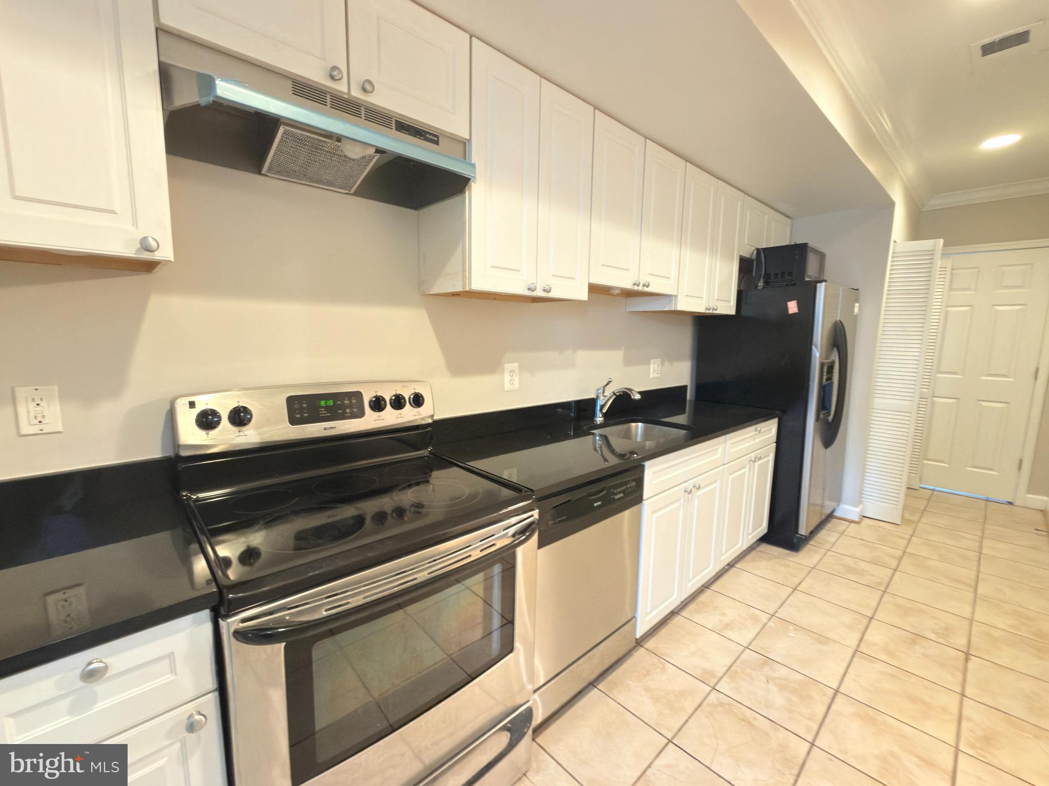 1246 QUEEN STREET NE 2