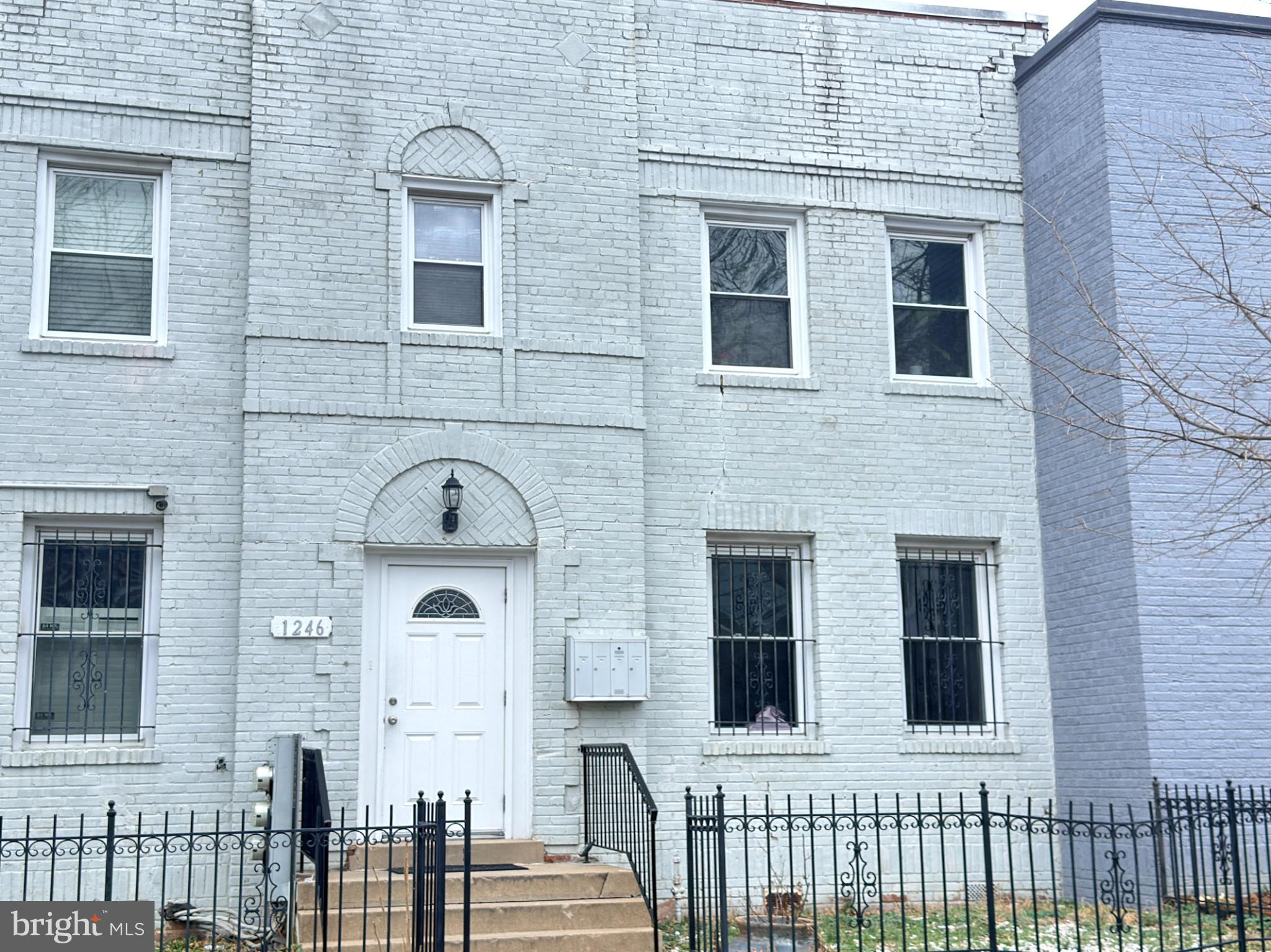 1246 QUEEN STREET NE 2