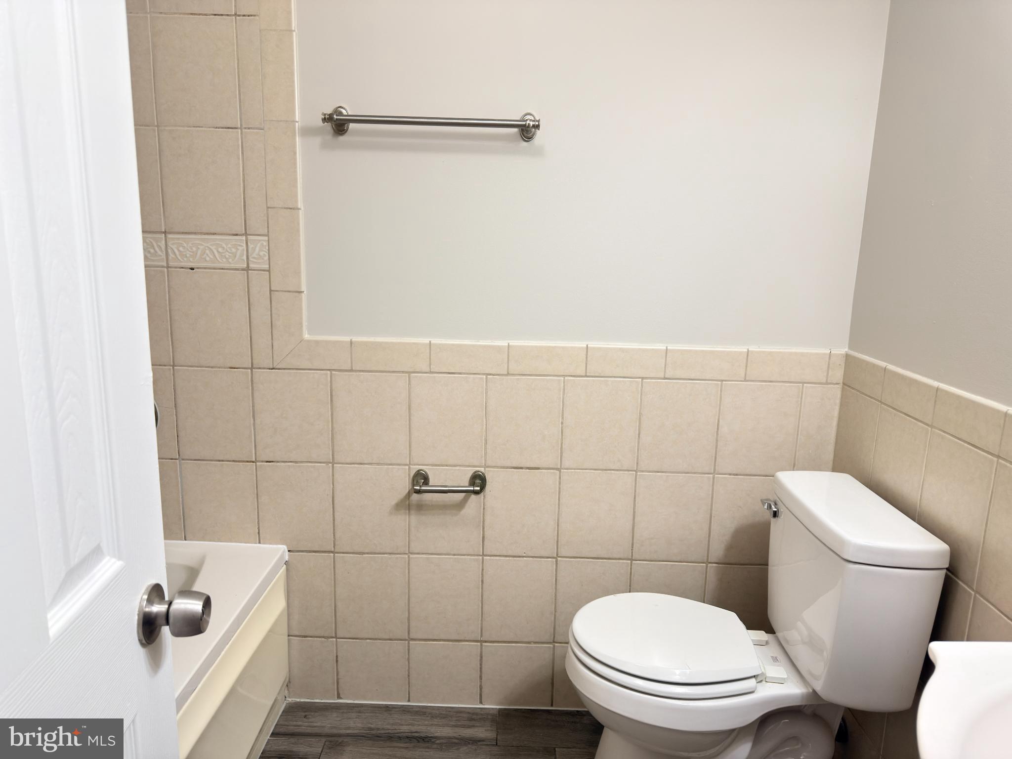 1246 QUEEN STREET NE 2