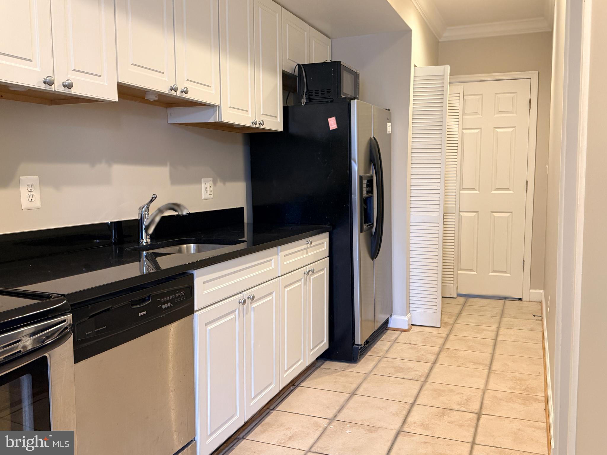 1246 QUEEN STREET NE 2