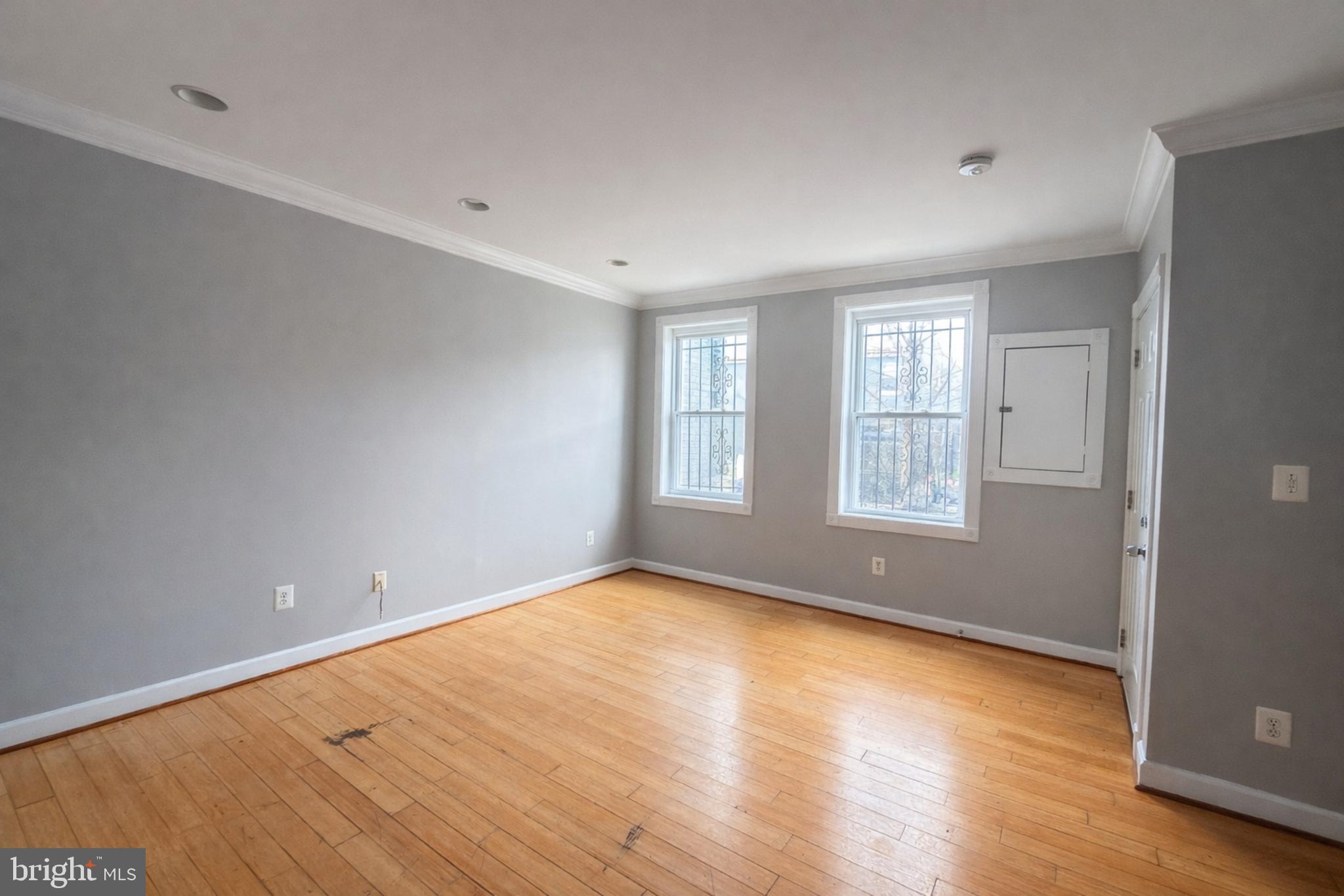 1246 QUEEN STREET NE 2