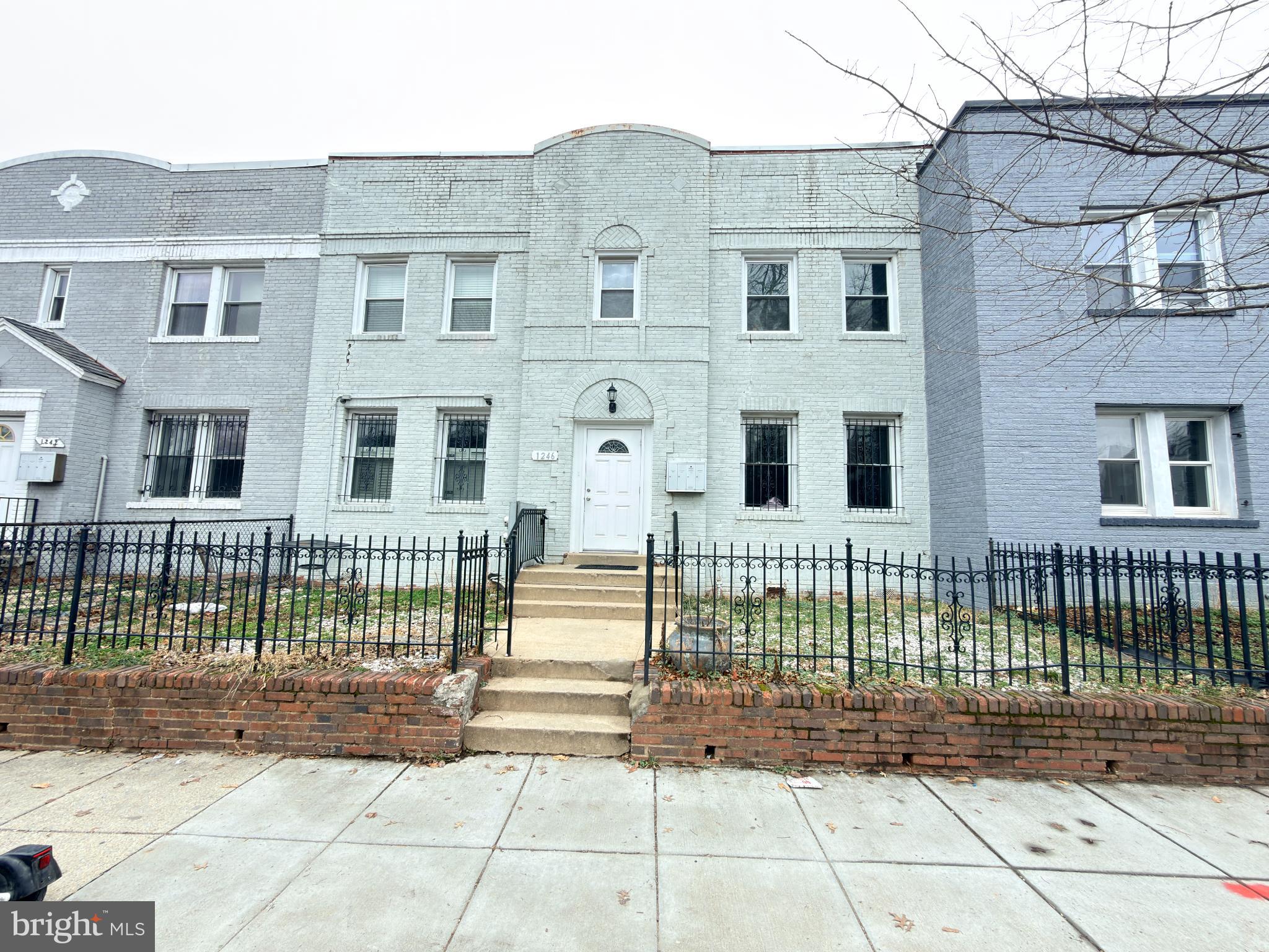 1246 QUEEN STREET NE 2