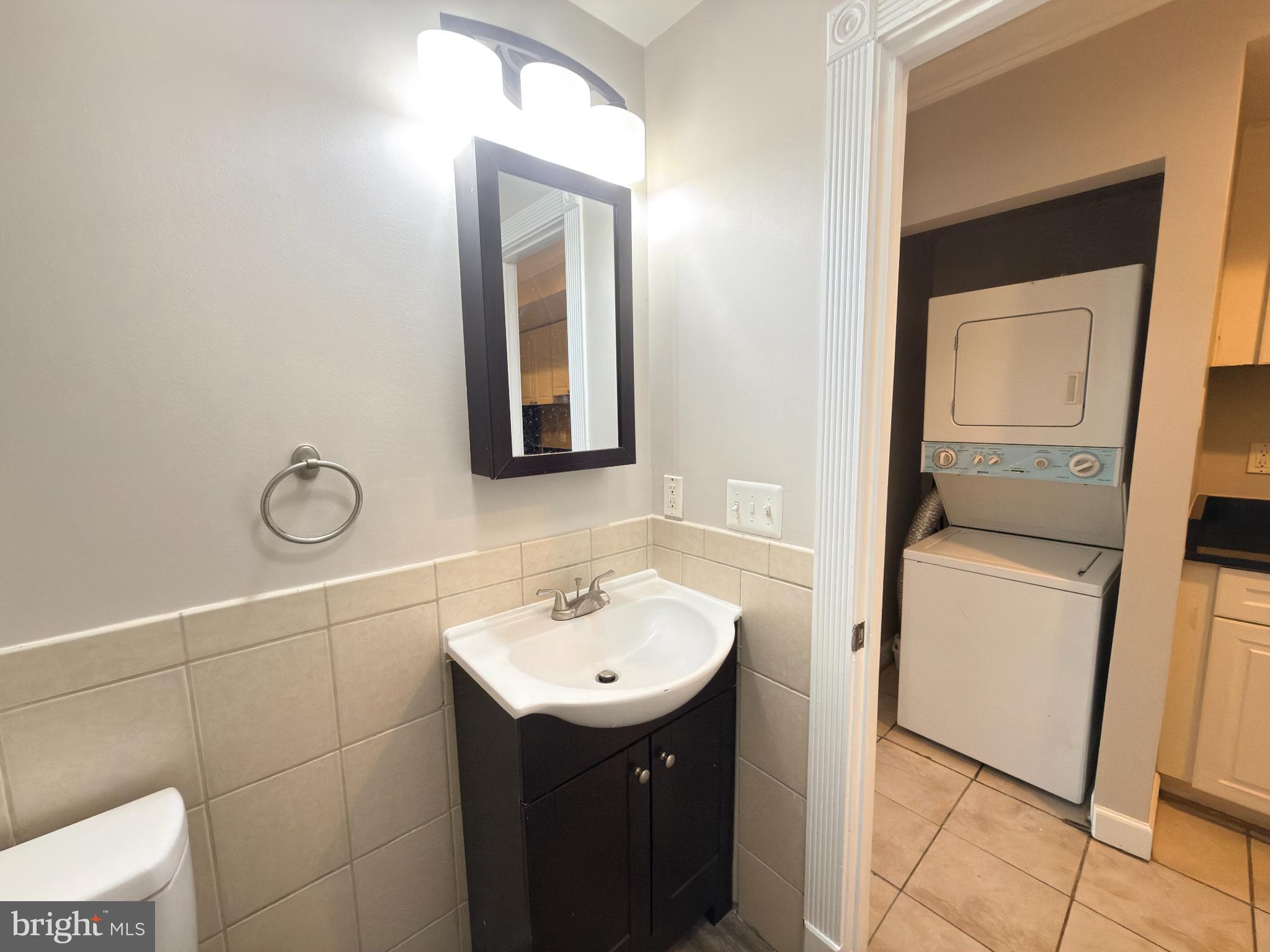 1246 QUEEN STREET NE 2