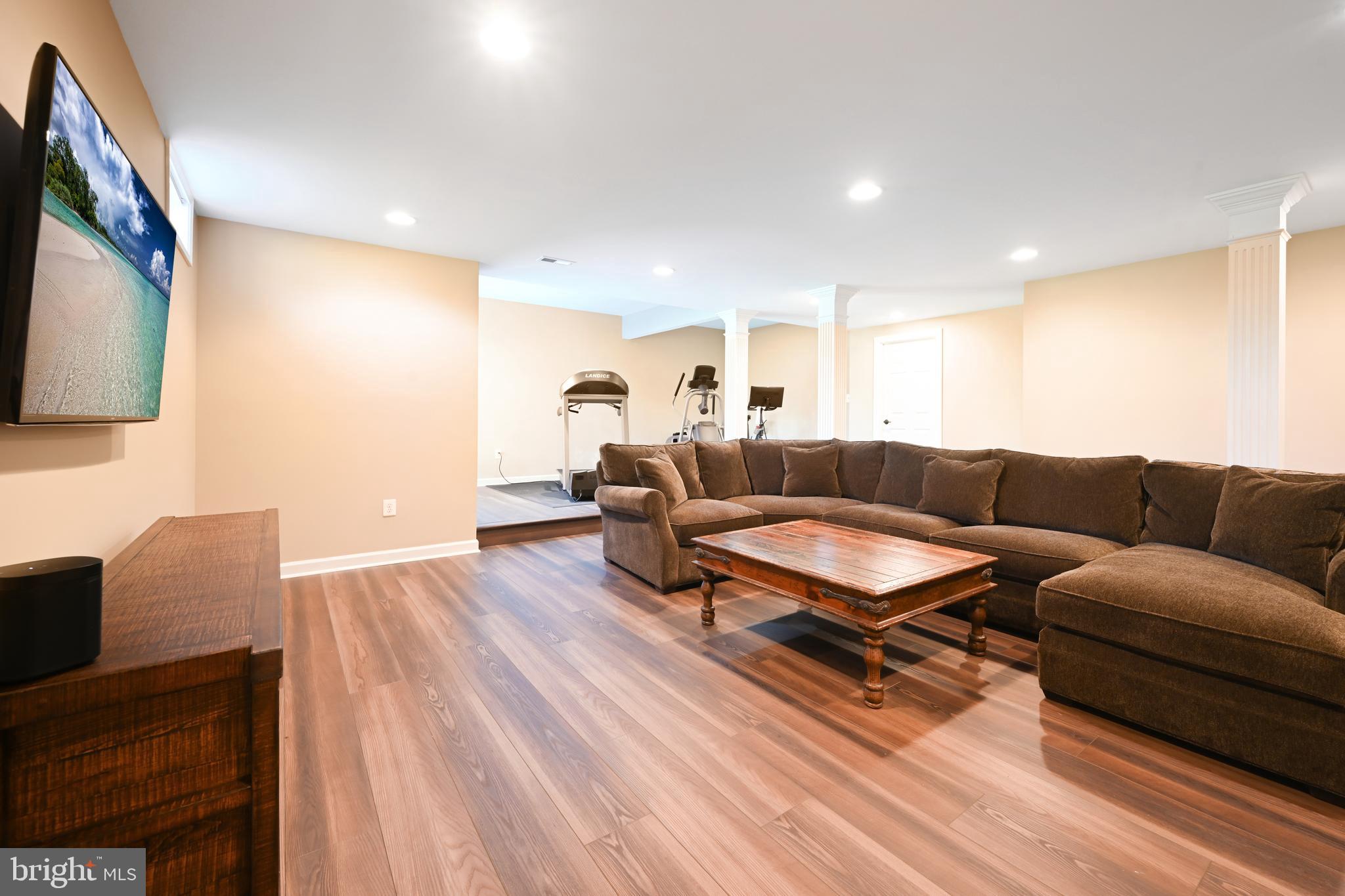 9211 GLADYS FARM WAY