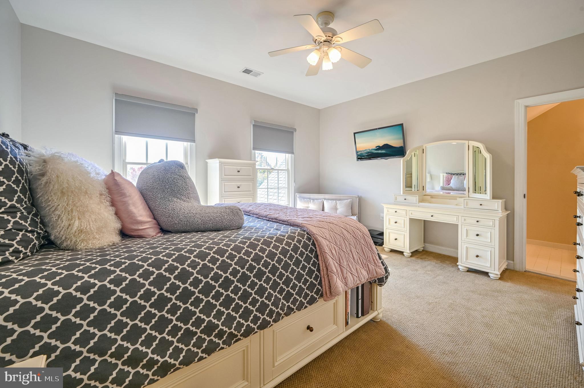 9211 GLADYS FARM WAY