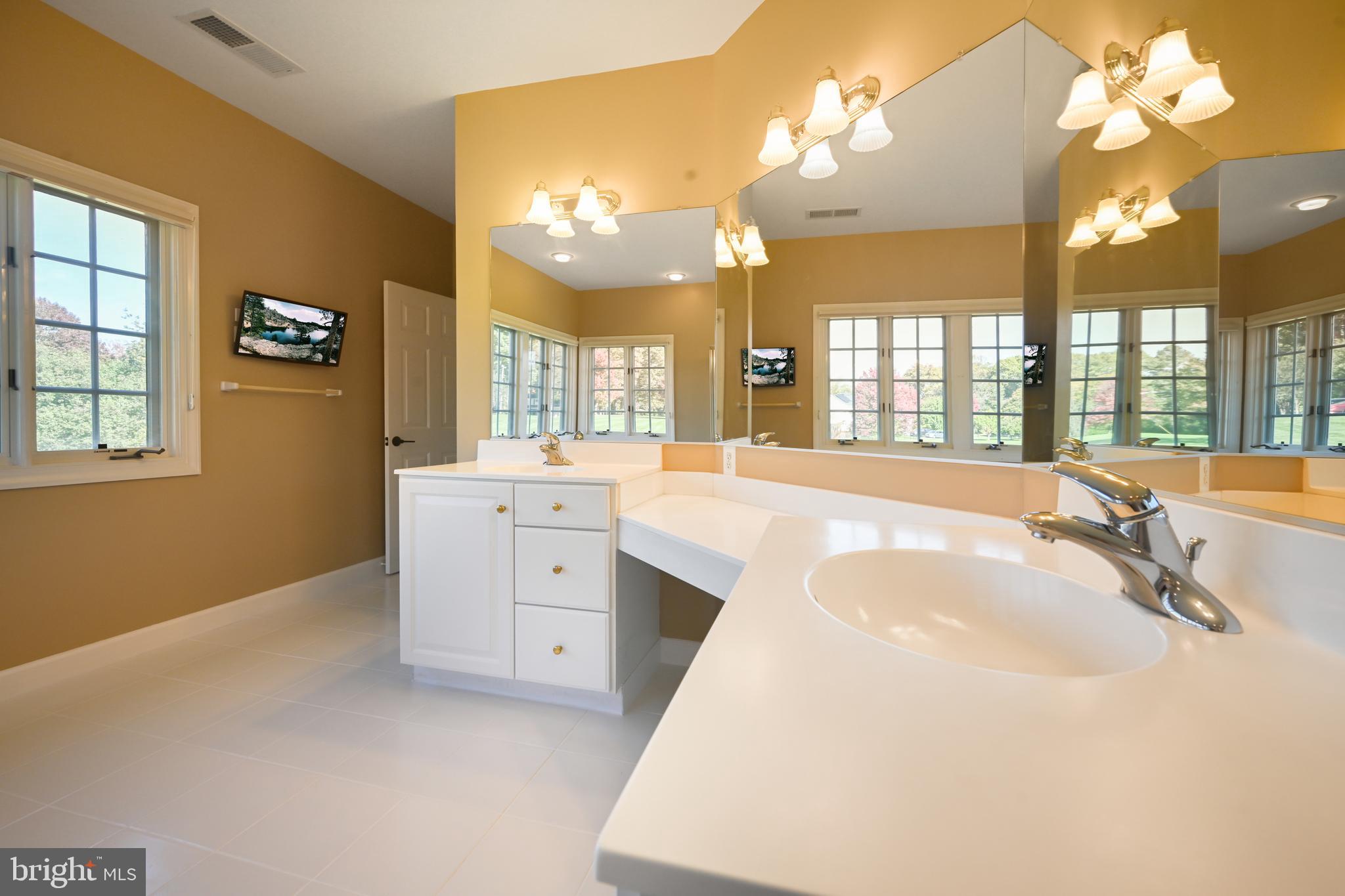 9211 GLADYS FARM WAY