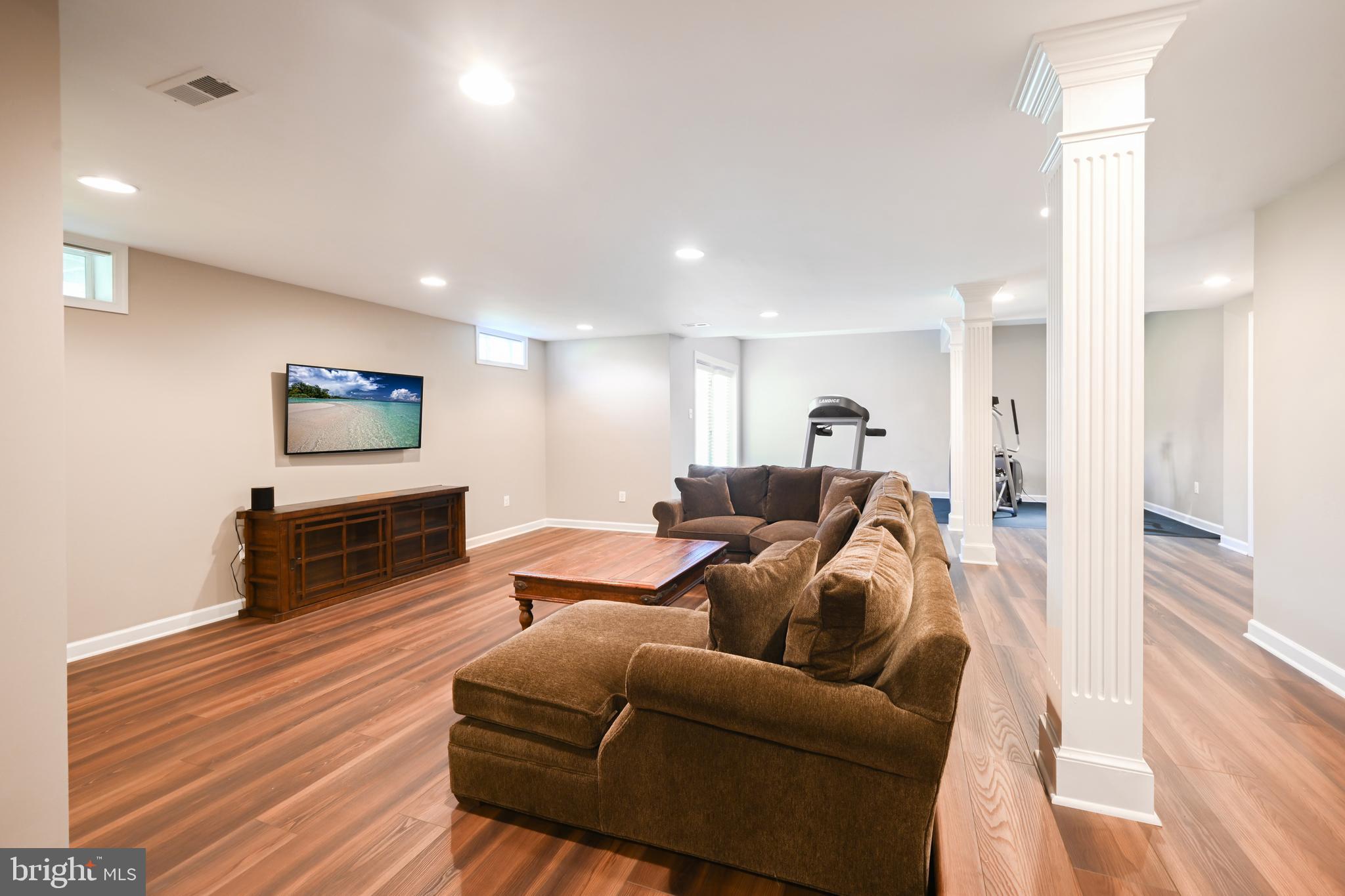 9211 GLADYS FARM WAY