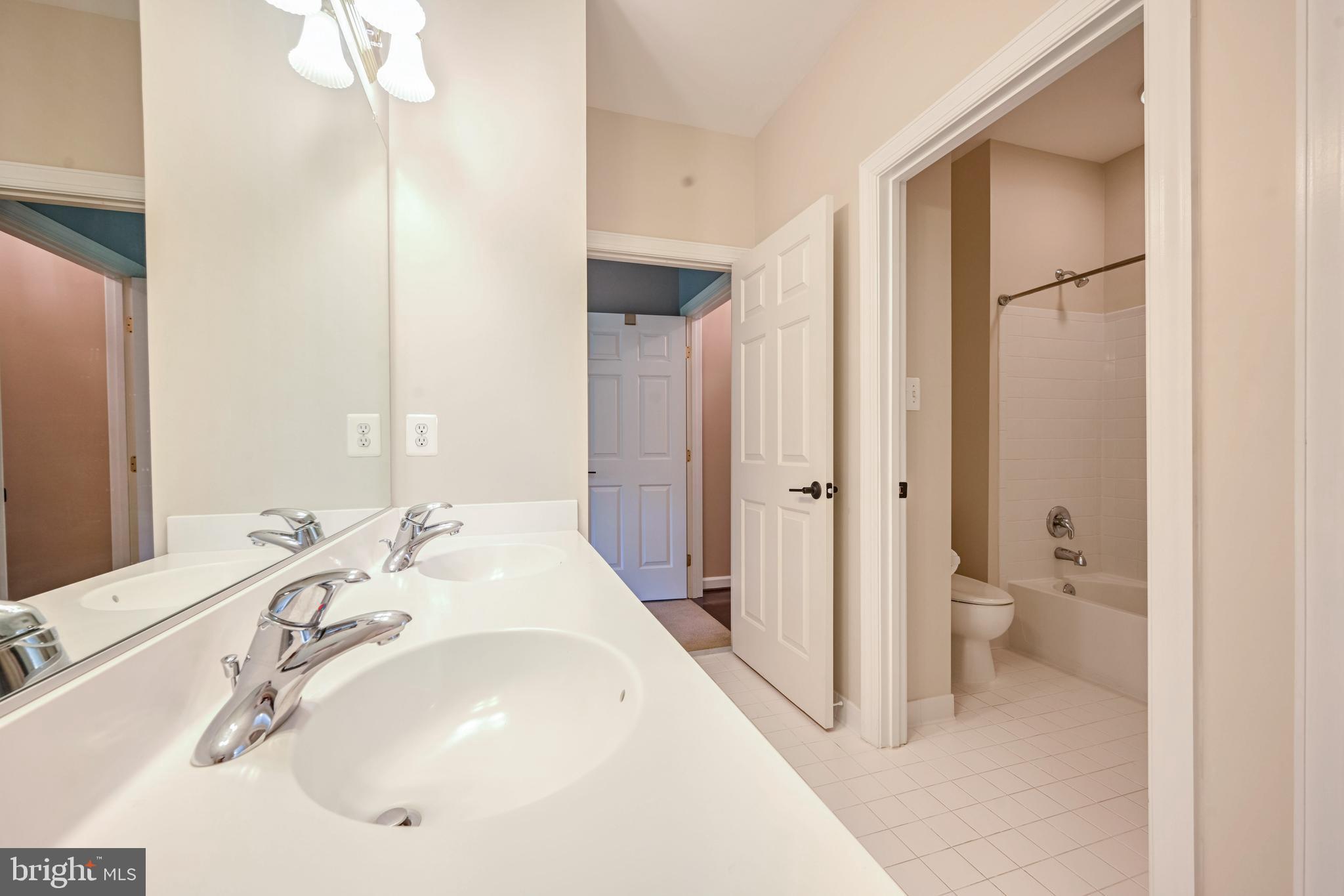 9211 GLADYS FARM WAY