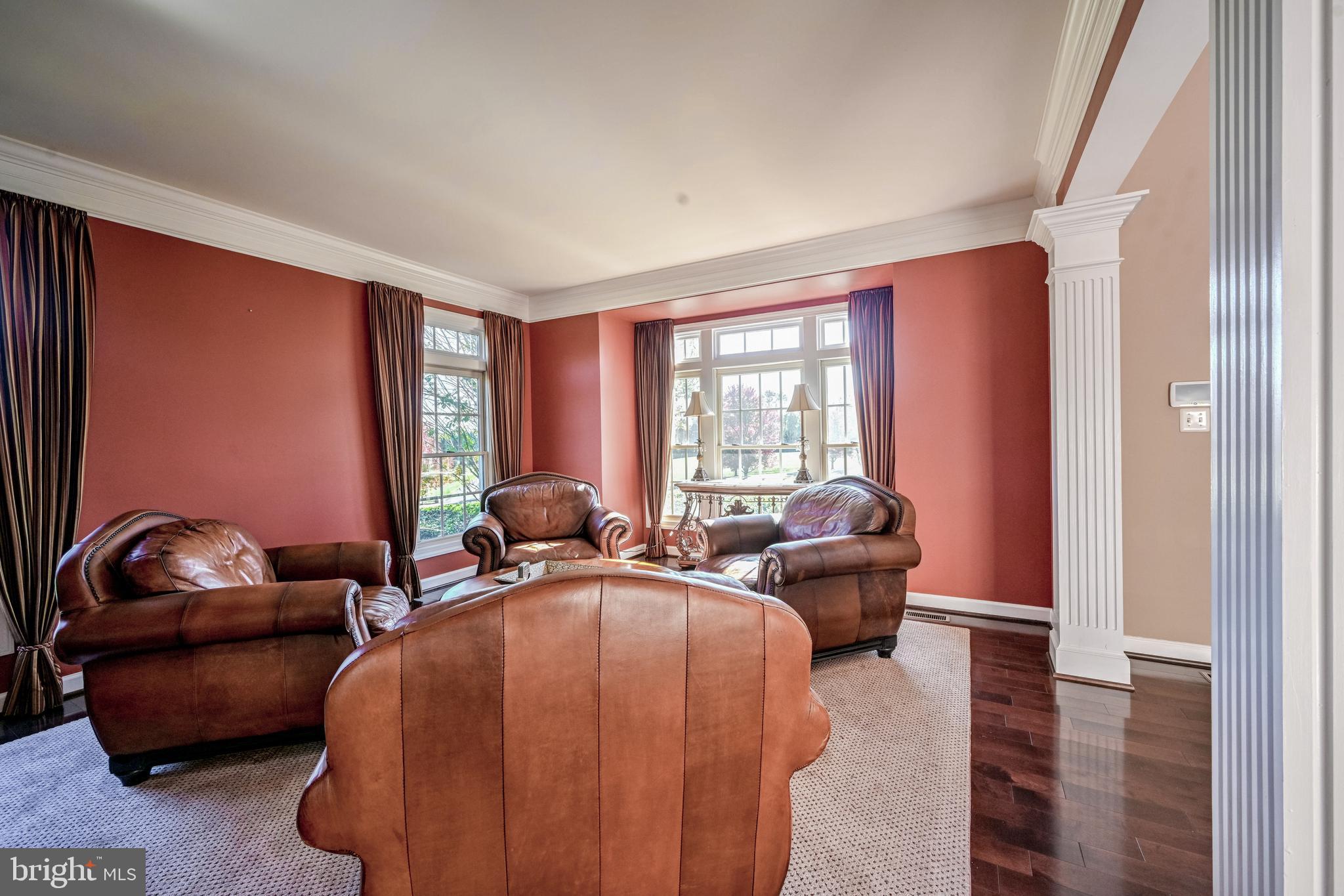 9211 GLADYS FARM WAY