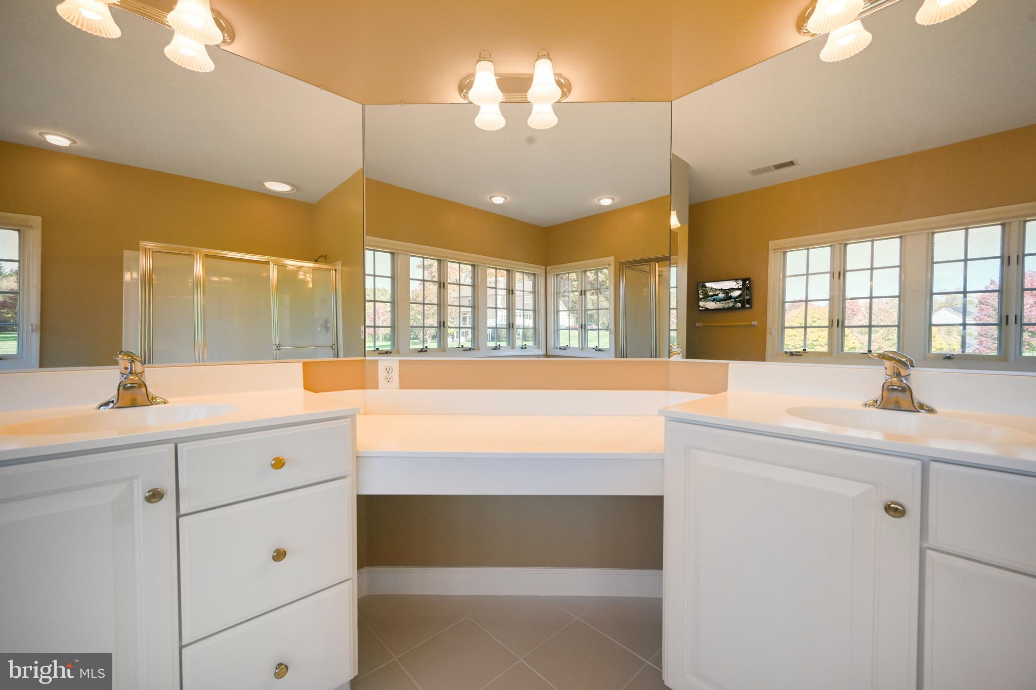 9211 GLADYS FARM WAY