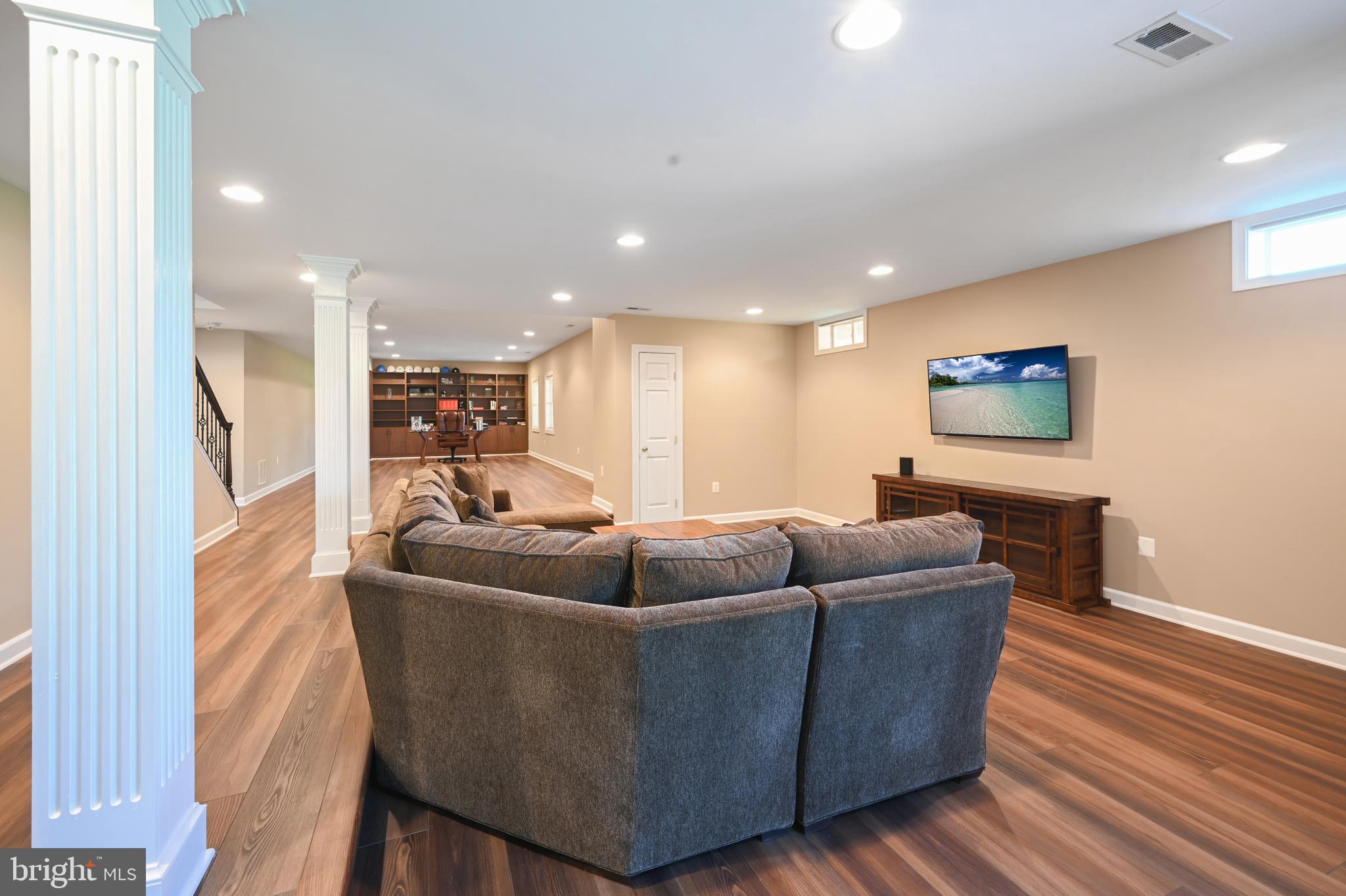 9211 GLADYS FARM WAY