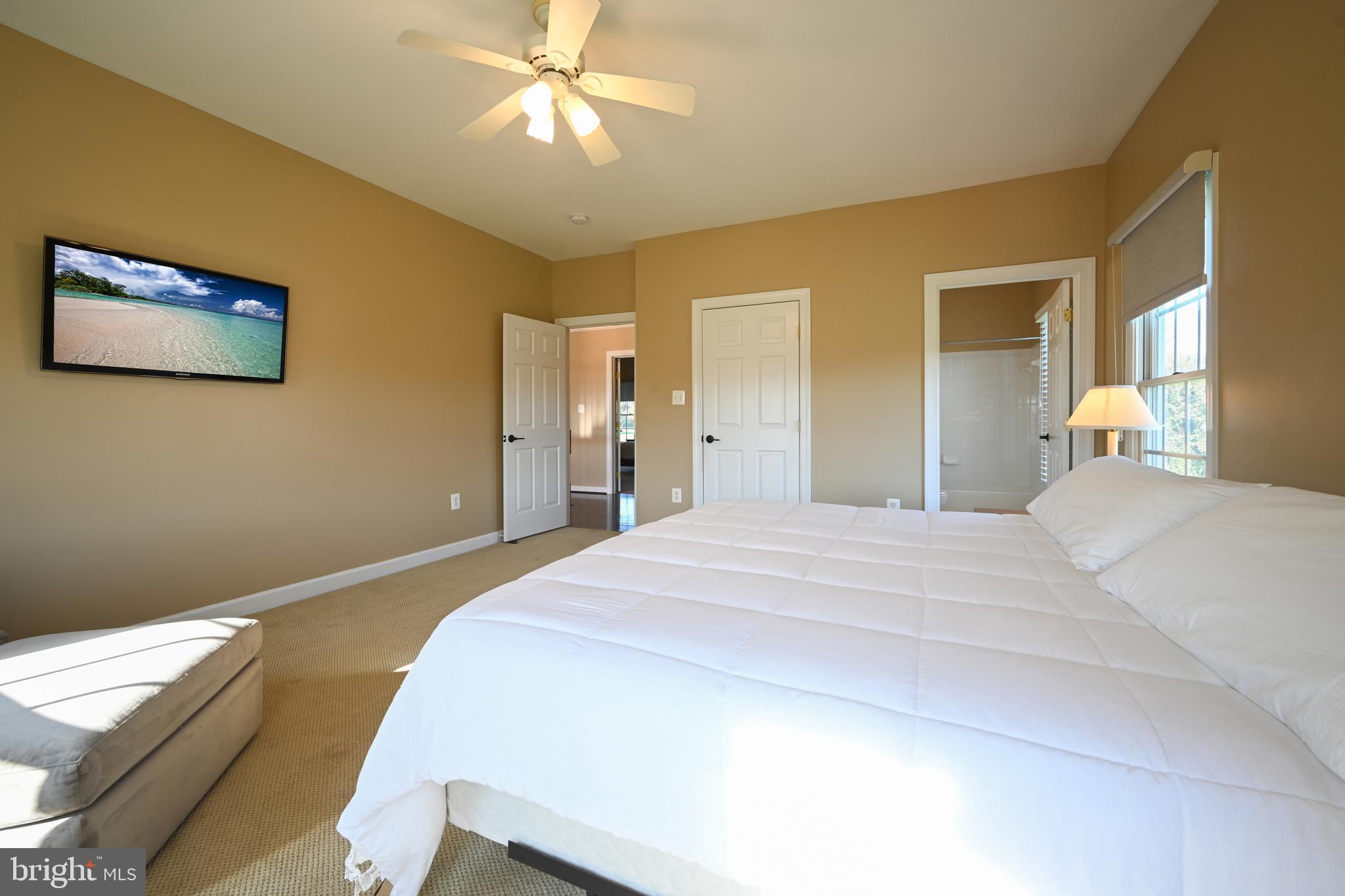 9211 GLADYS FARM WAY