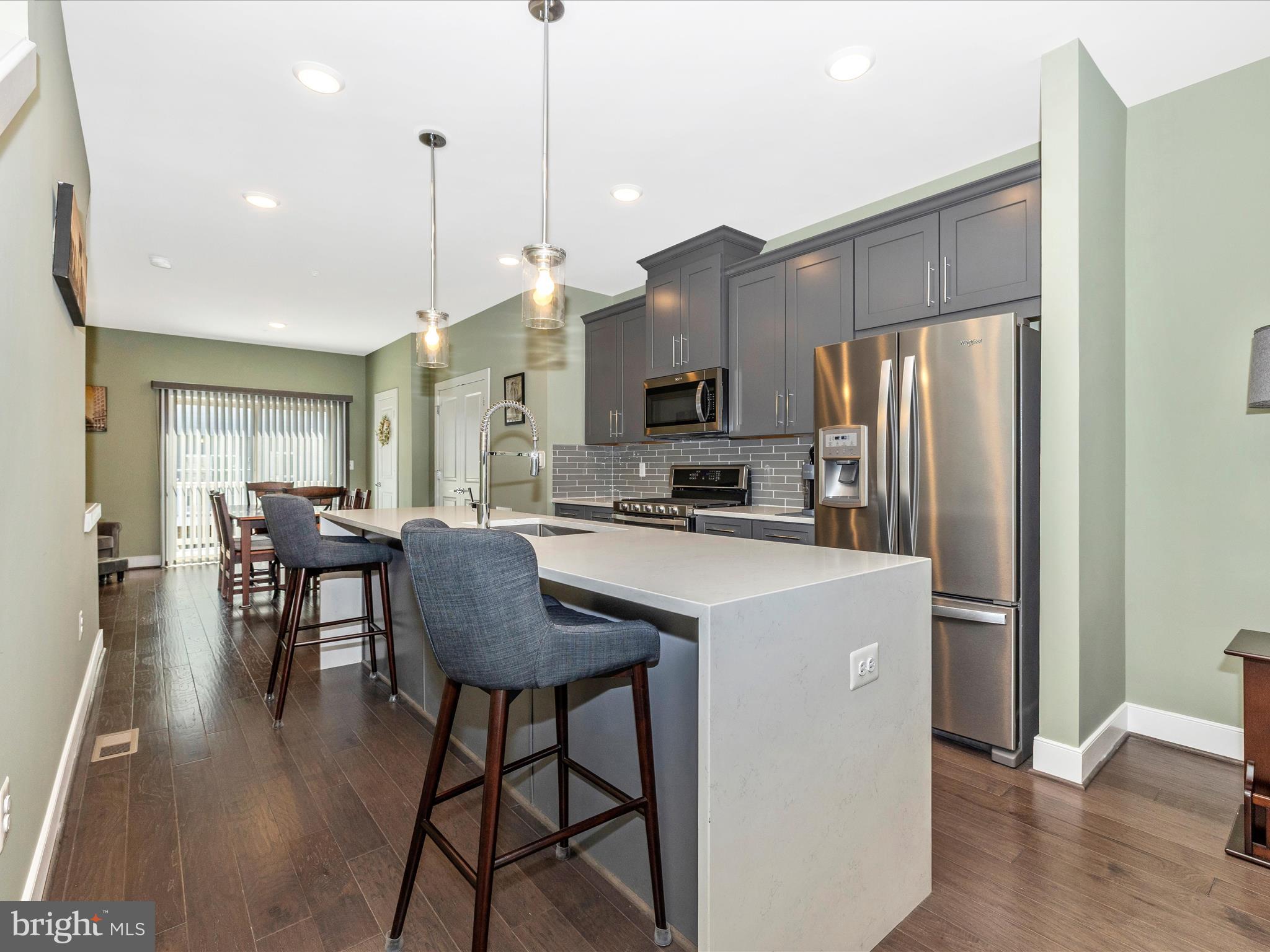 1009 ROCKWELL AVENUE