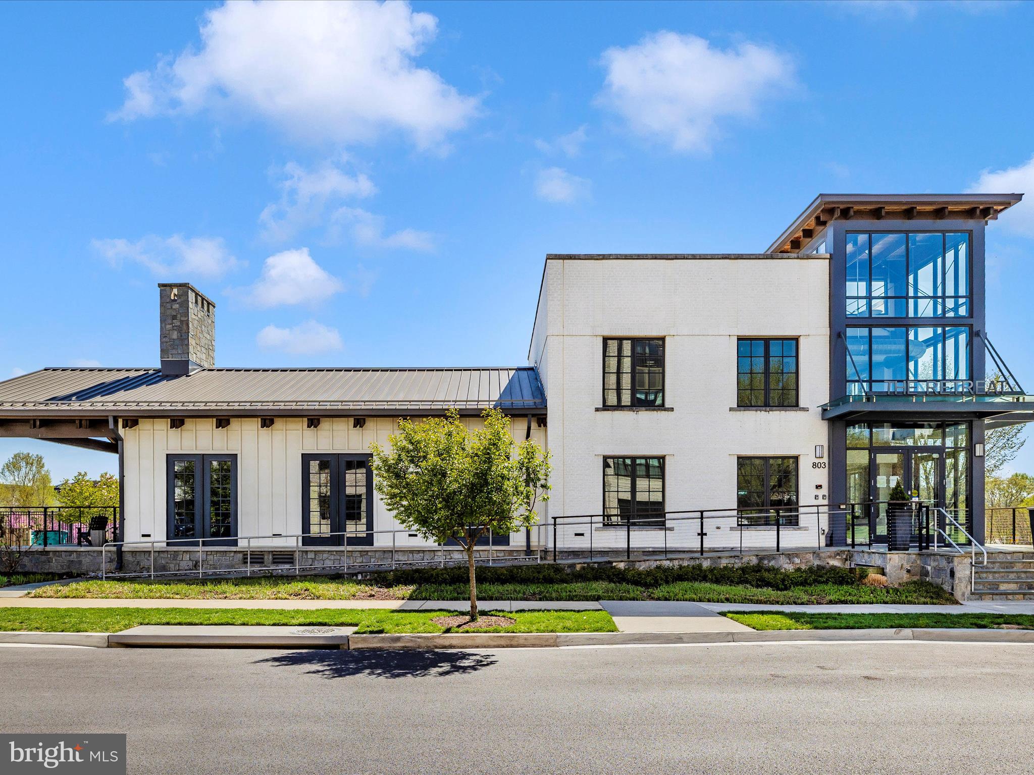 1009 ROCKWELL AVENUE