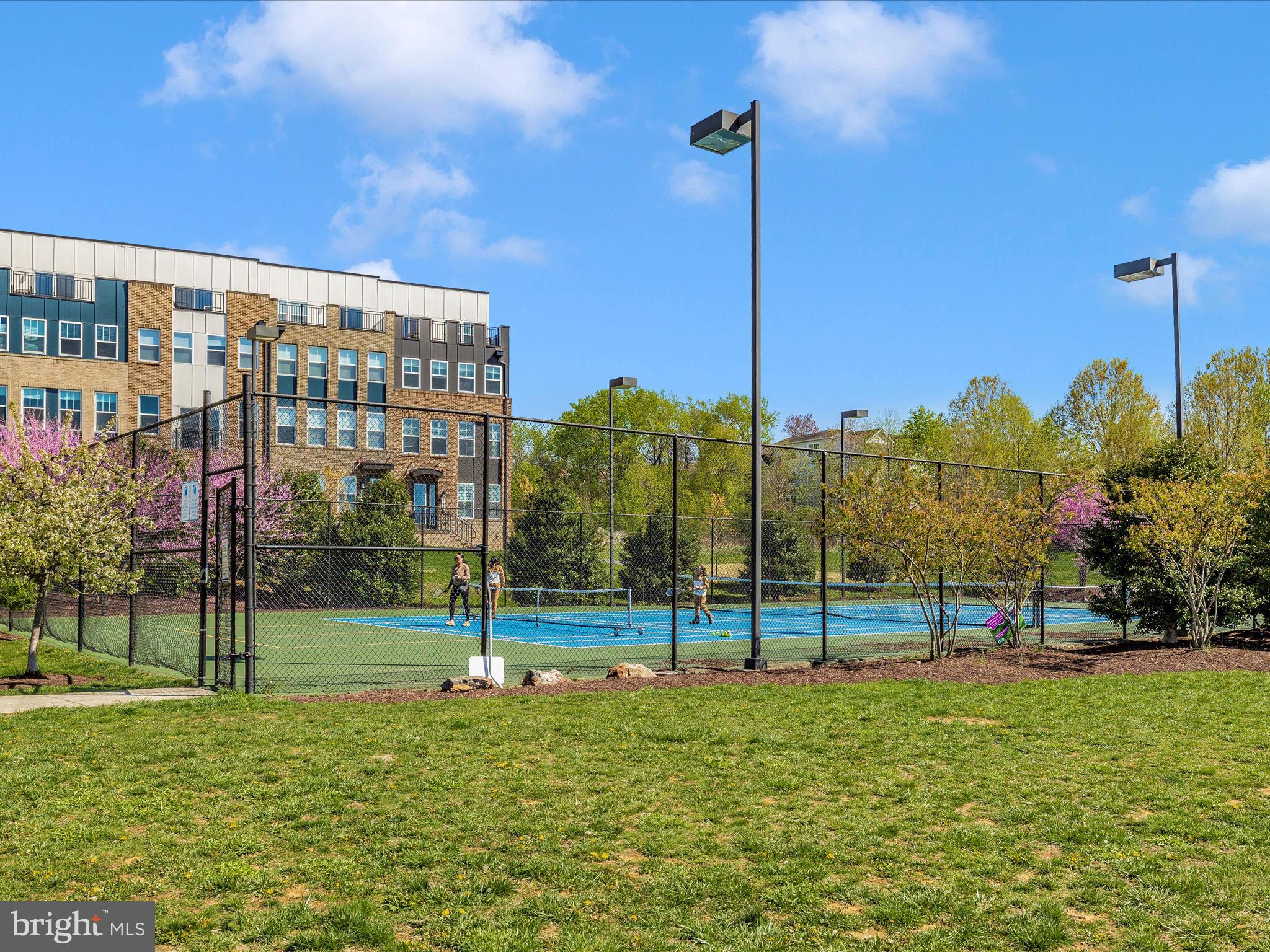 1009 ROCKWELL AVENUE