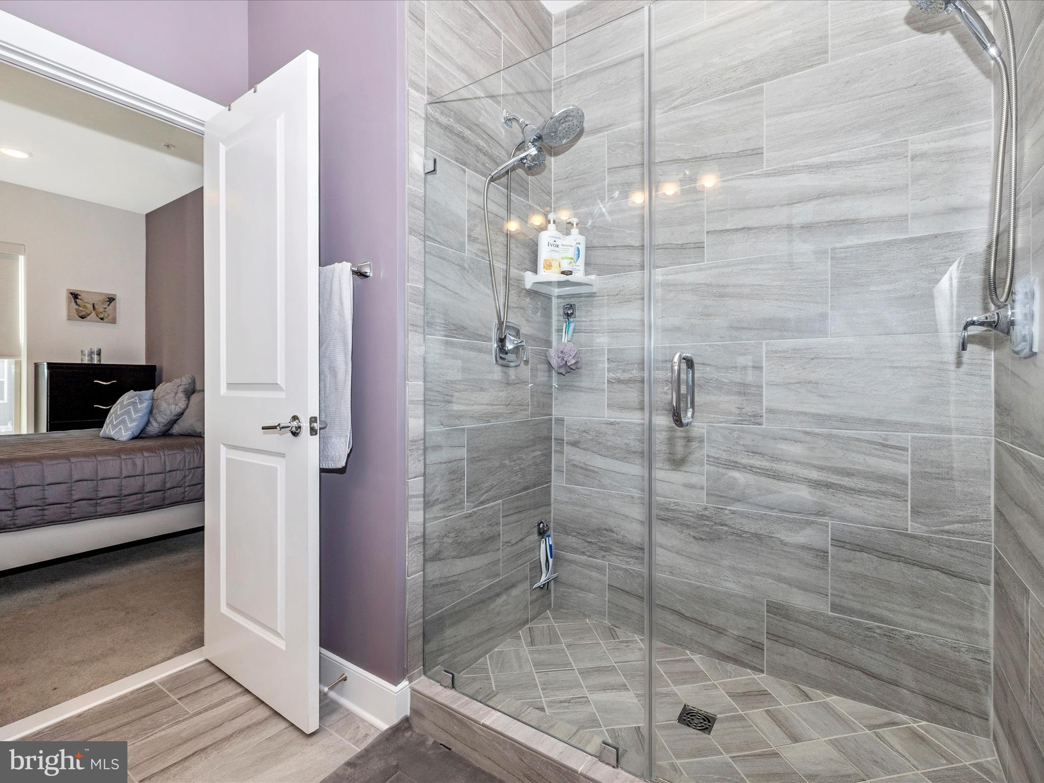 1009 ROCKWELL AVENUE