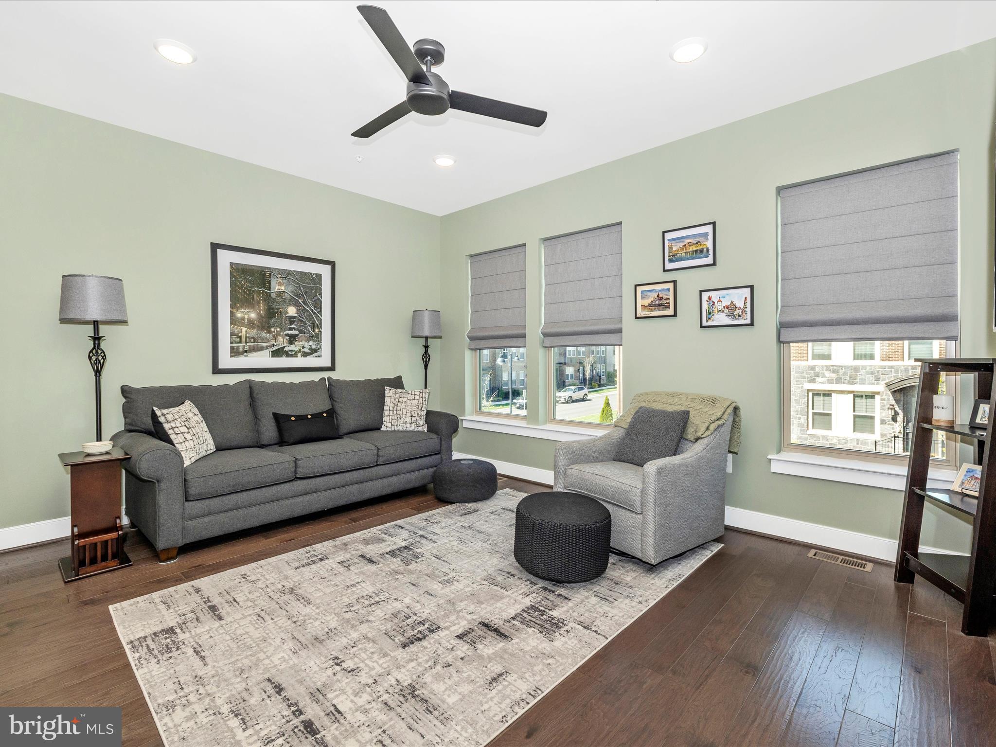 1009 ROCKWELL AVENUE