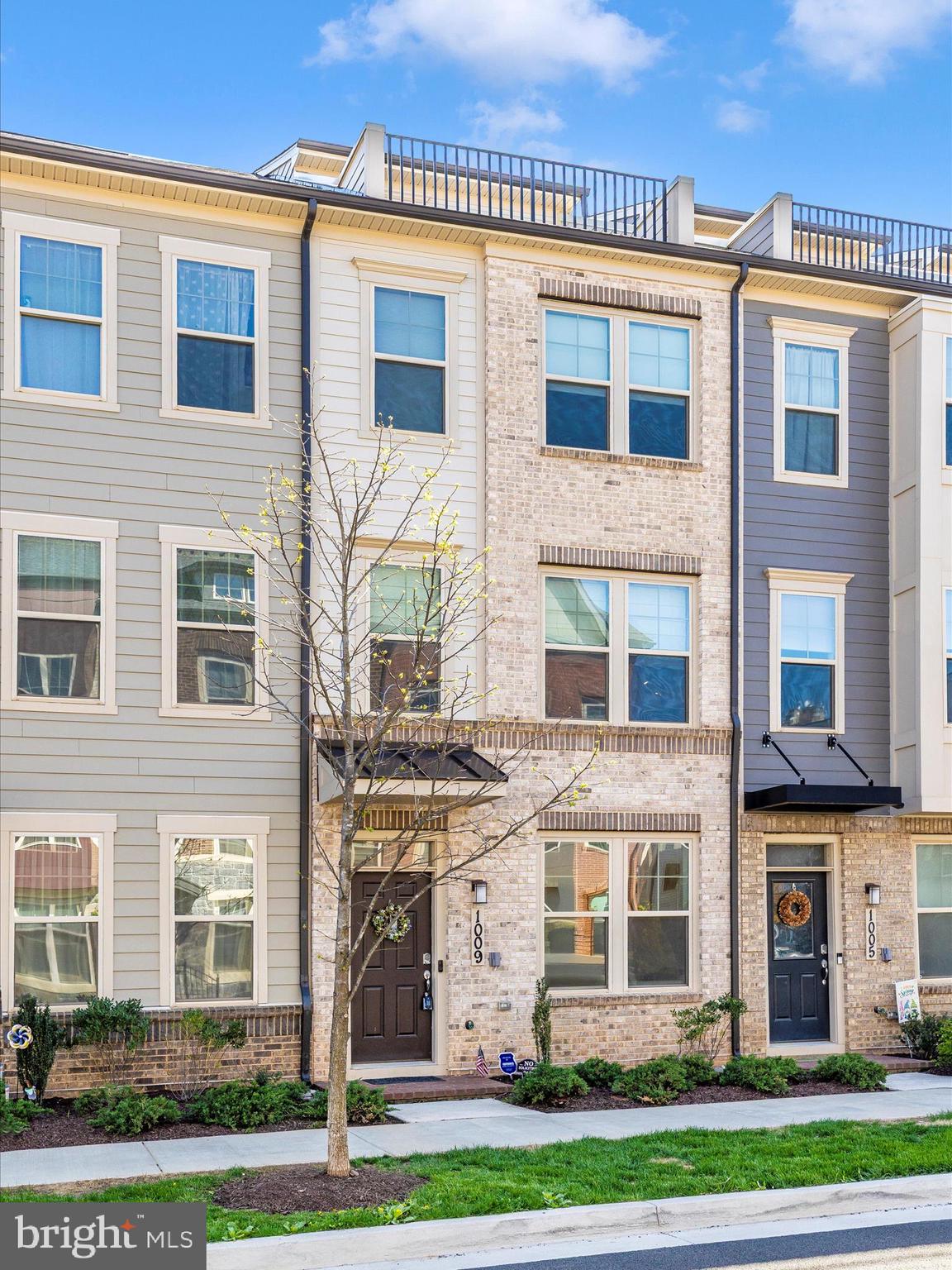 1009 ROCKWELL AVENUE