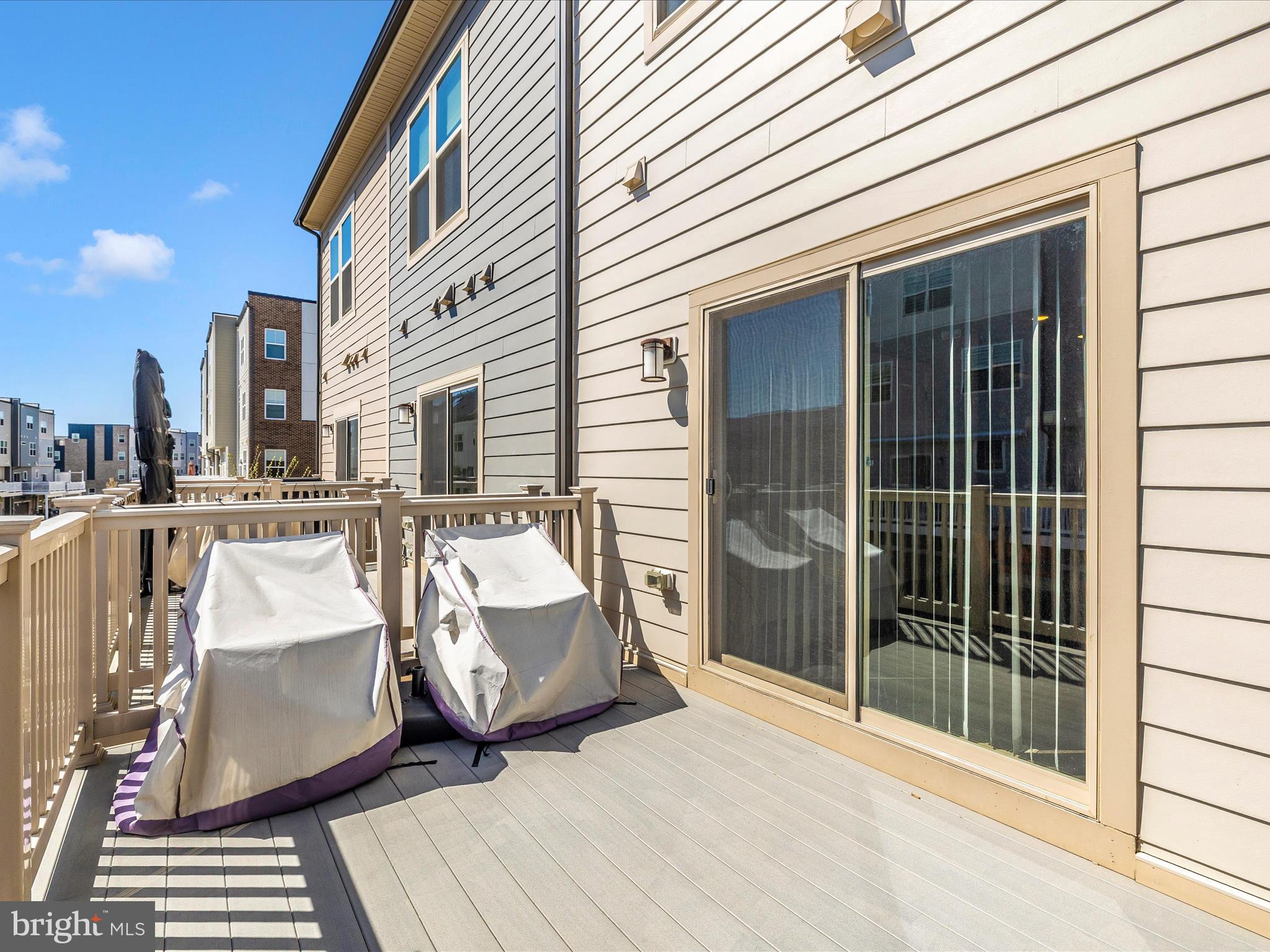 1009 ROCKWELL AVENUE