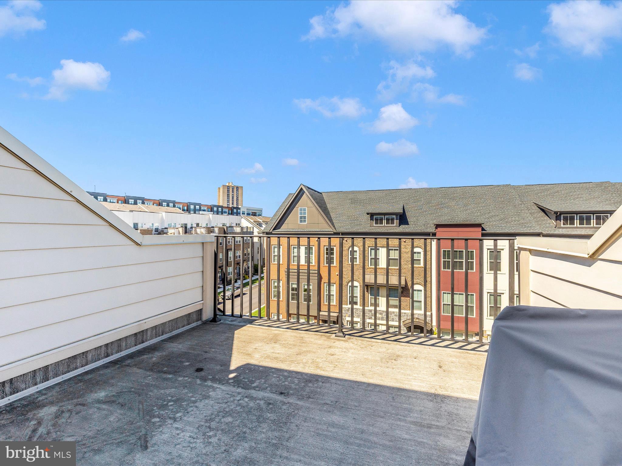 1009 ROCKWELL AVENUE